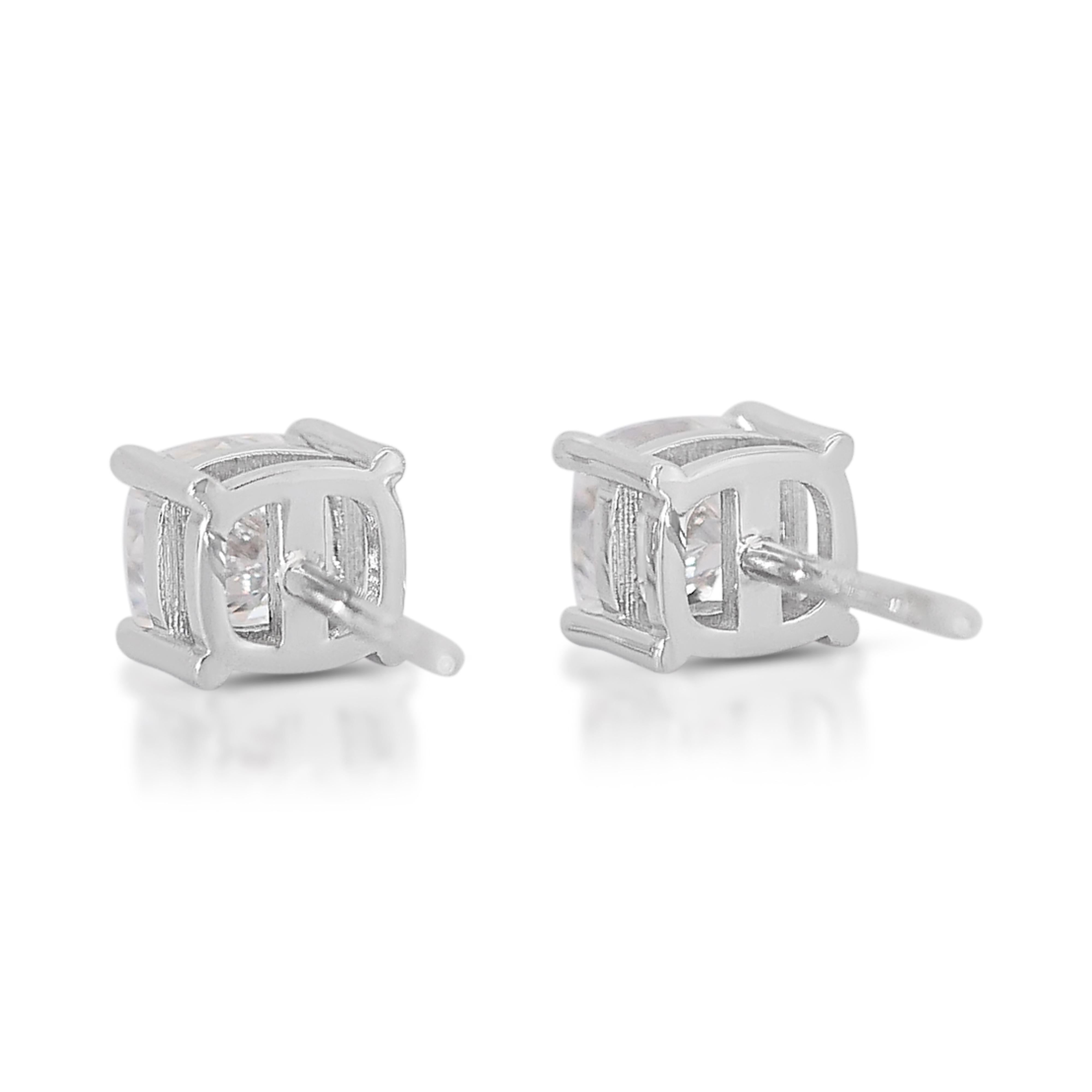 Lustrous 1.60ct Diamonds Stud Earrings in 18k White Gold - GIA Certified In New Condition For Sale In רמת גן, IL