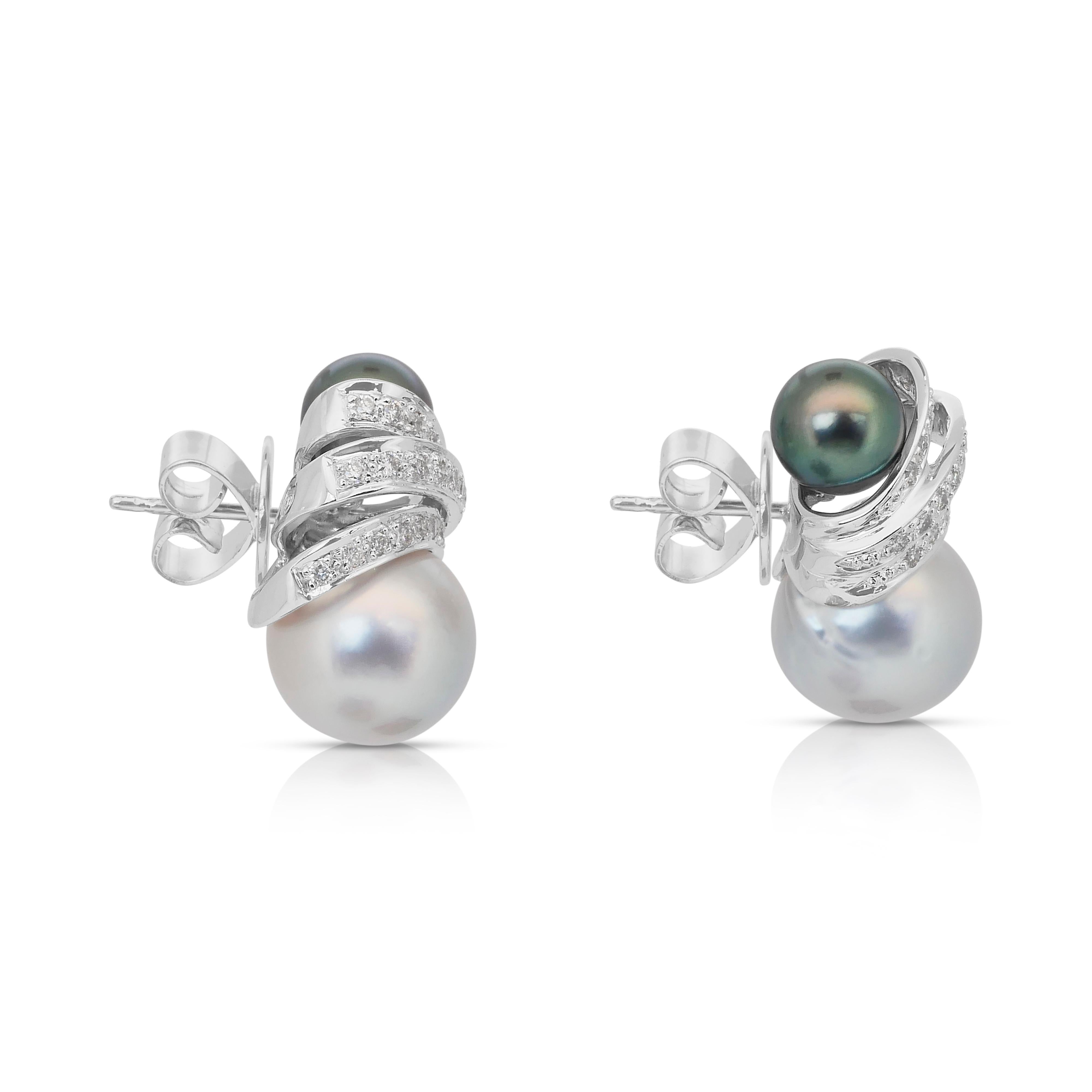 Round Cut Lustrous 17.02ct Salt Water Cultured Pearls and Diamonds Earrings For Sale