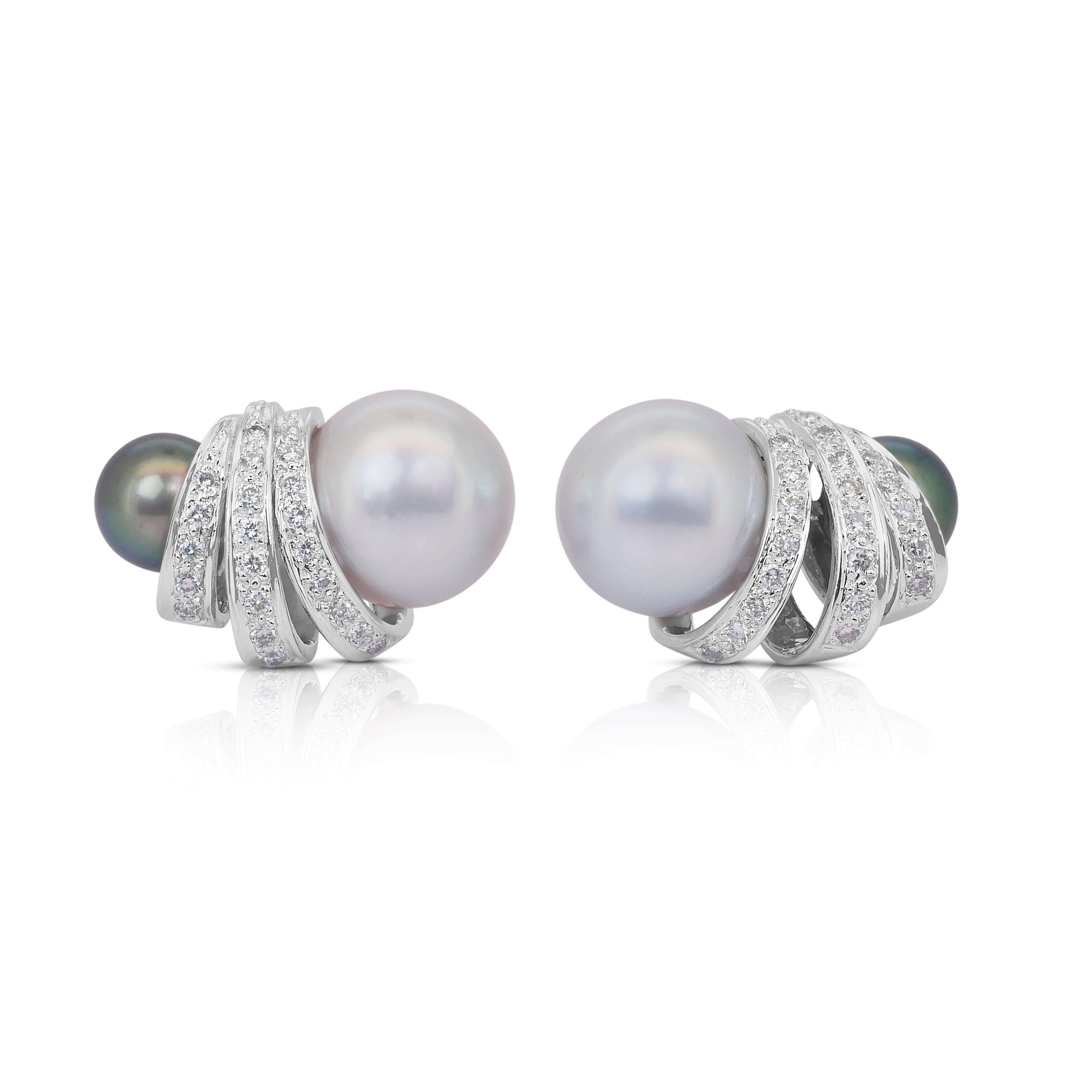Lustrous 17.02ct Salt Water Cultured Pearls and Diamonds Earrings In New Condition For Sale In רמת גן, IL