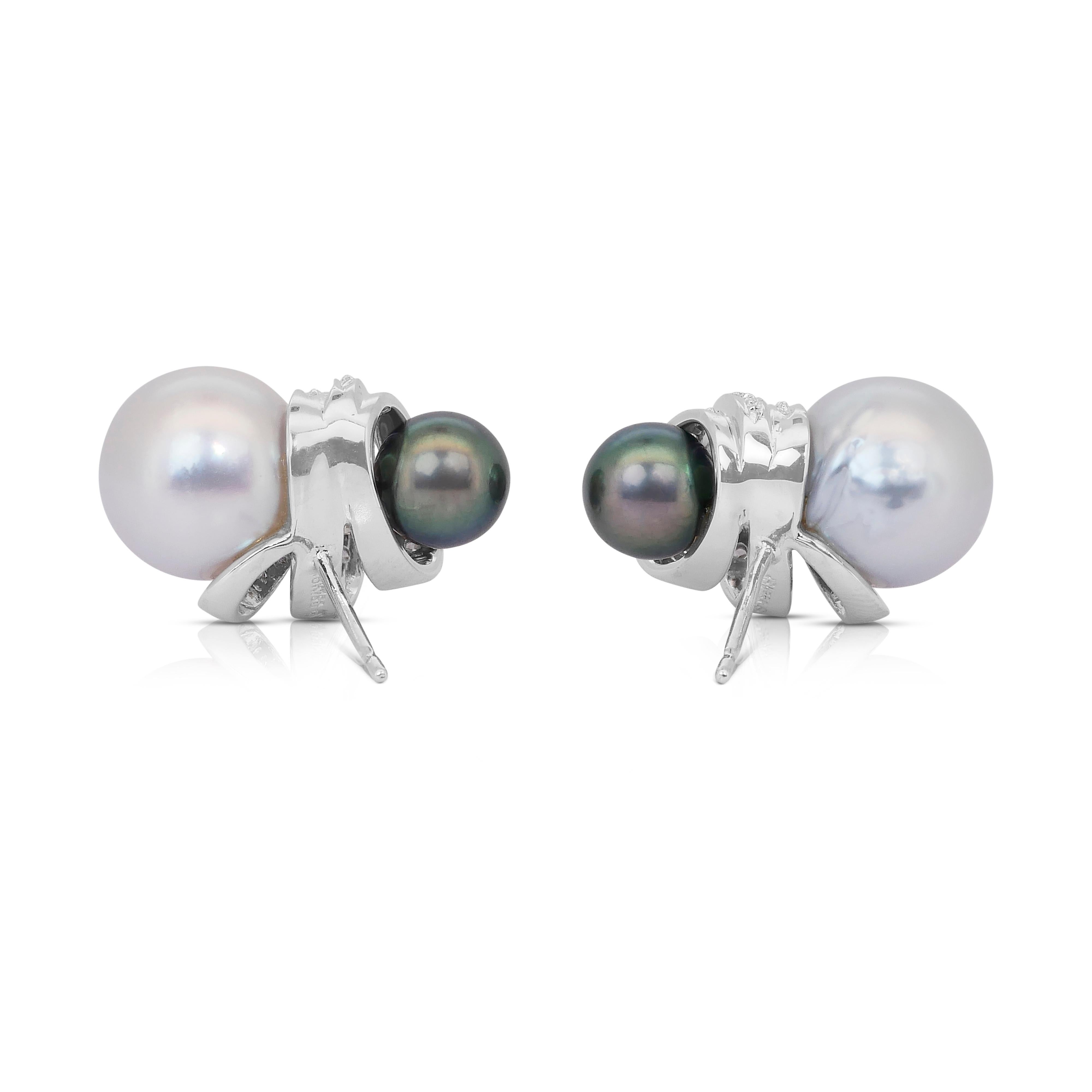 Lustrous 17.02ct Salt Water Cultured Pearls and Diamonds Earrings For Sale 1