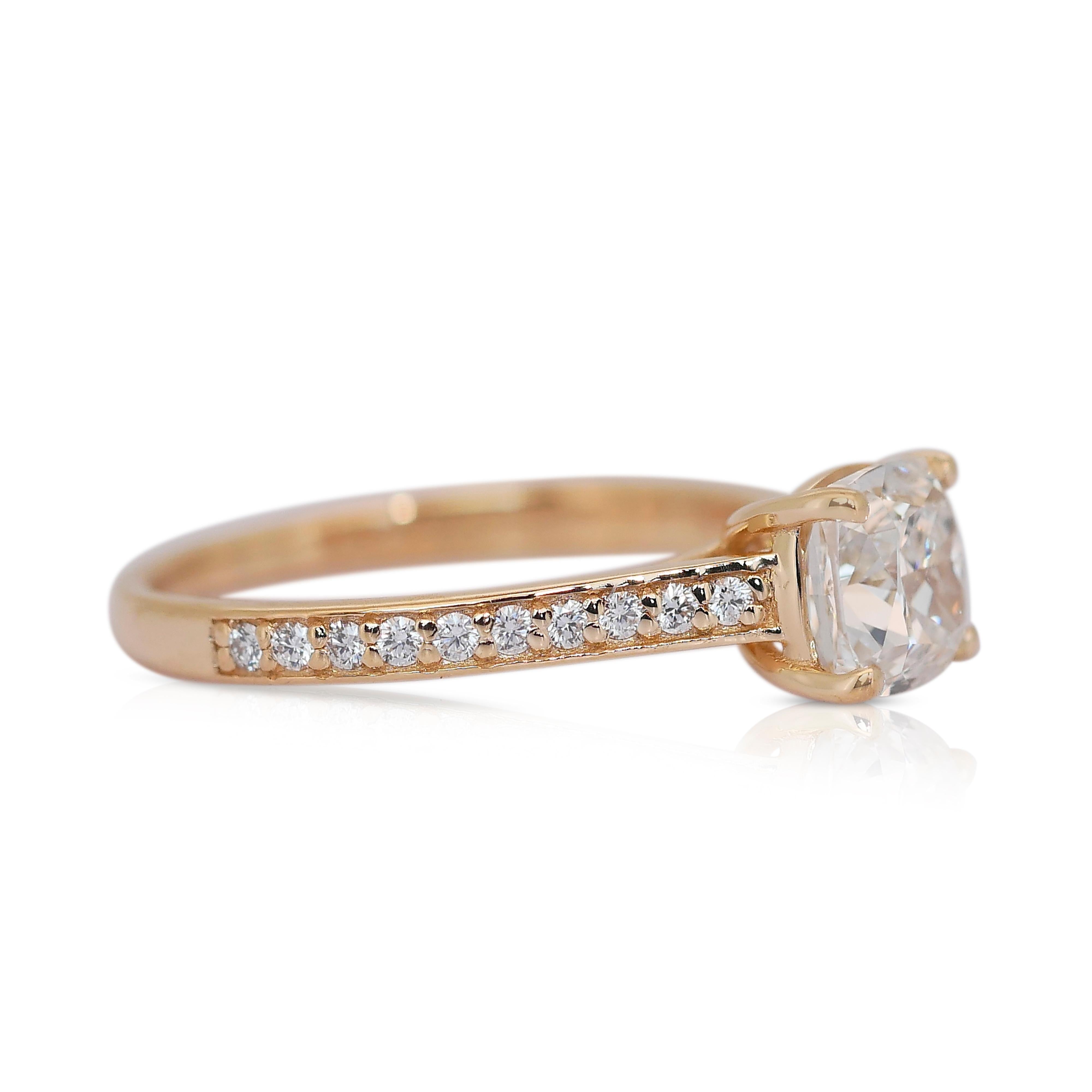 Lustrous 1.70ct Diamonds Pave Ring in 18k Yellow Gold - IGI Certified

A captivating 18k yellow gold diamond pave ring featuring a stunning 1.50-carat cushion-cut center stone.   The center stone is surrounded by a shimmering halo of 20 round-cut