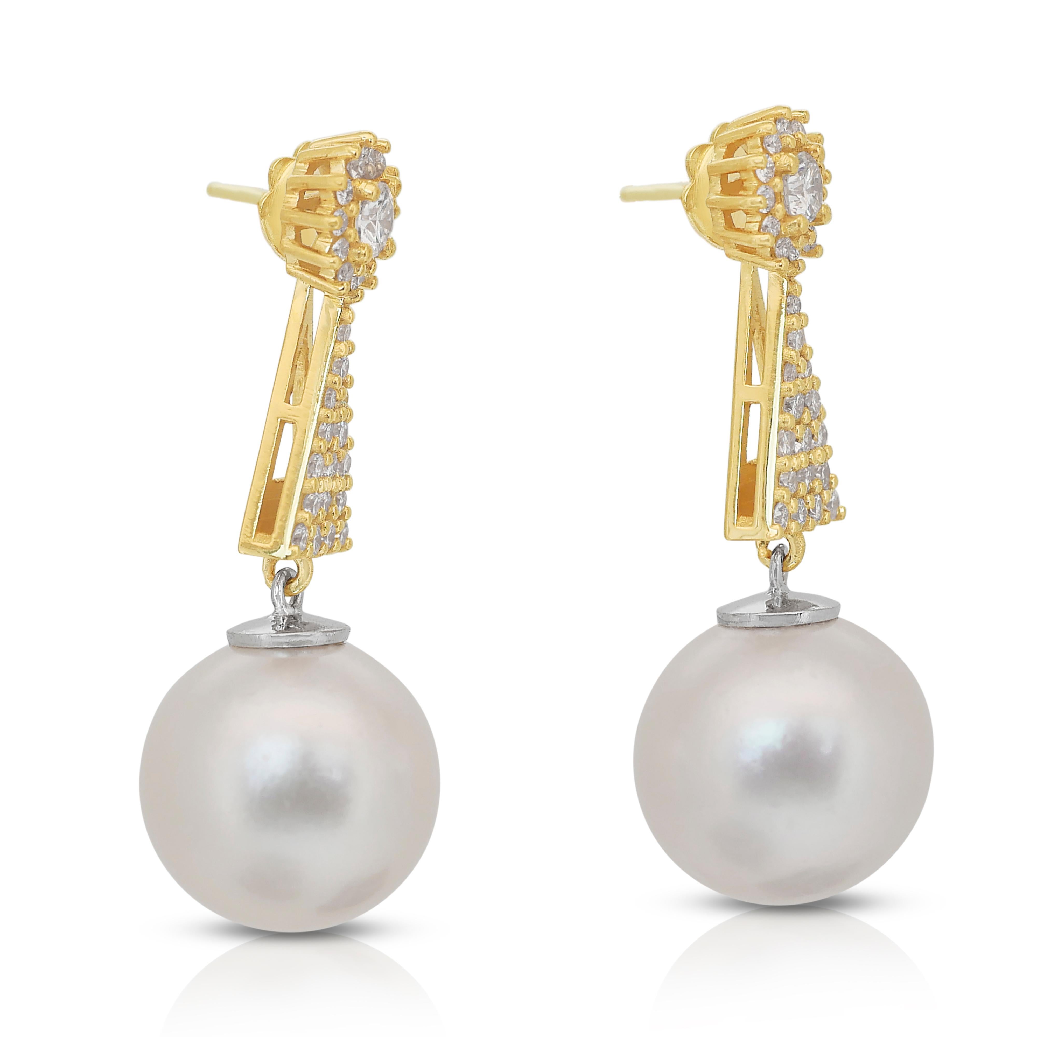 Orecchini pendenti con diamanti e perle d'acqua salata da 42,14 carati in oro giallo 18 ct. In condizioni Nuovo in vendita a רמת גן, IL