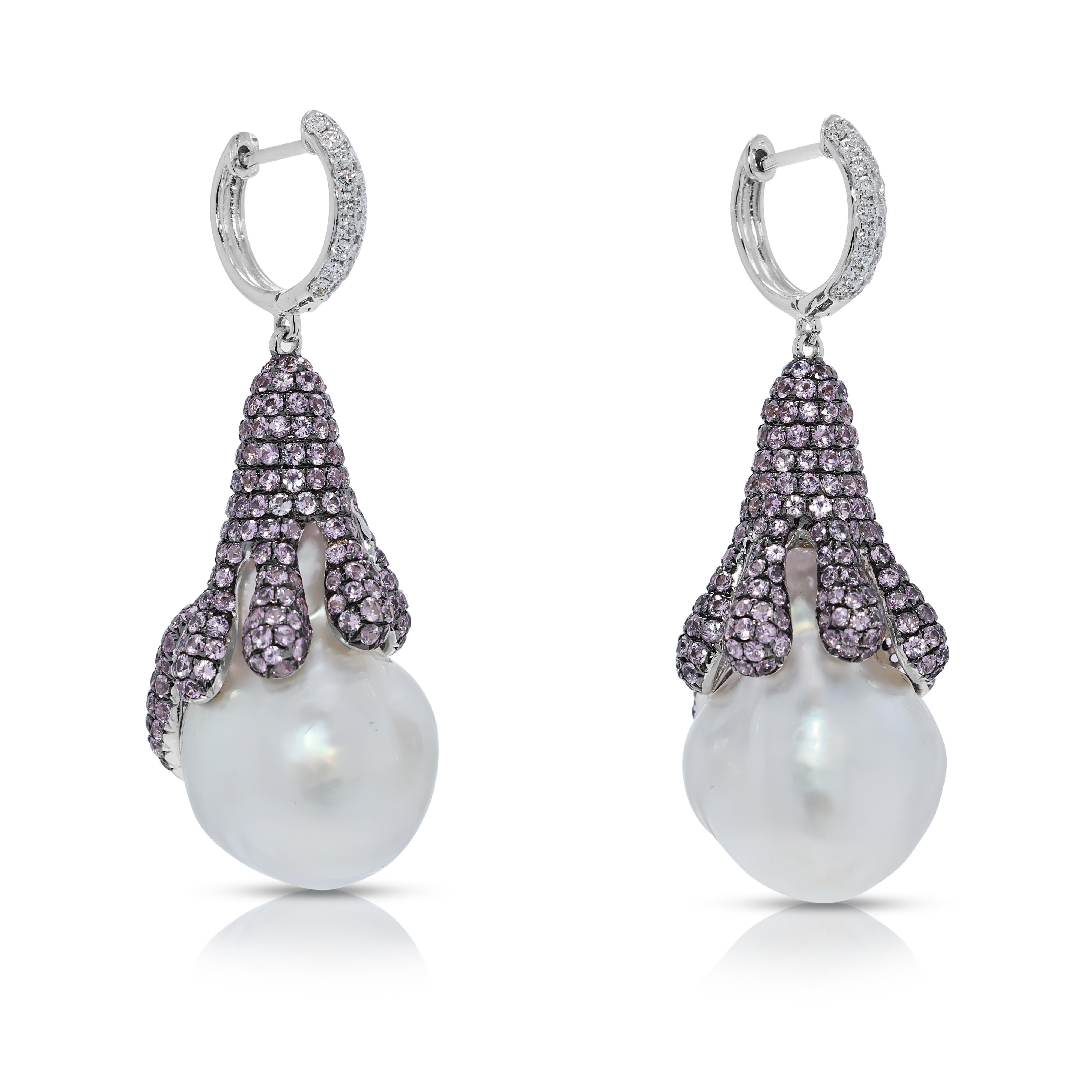 Taille ronde Boucles d'oreilles en or blanc 18 carats avec perles des mers du Sud, saphirs et diamants de 6,66ct en vente