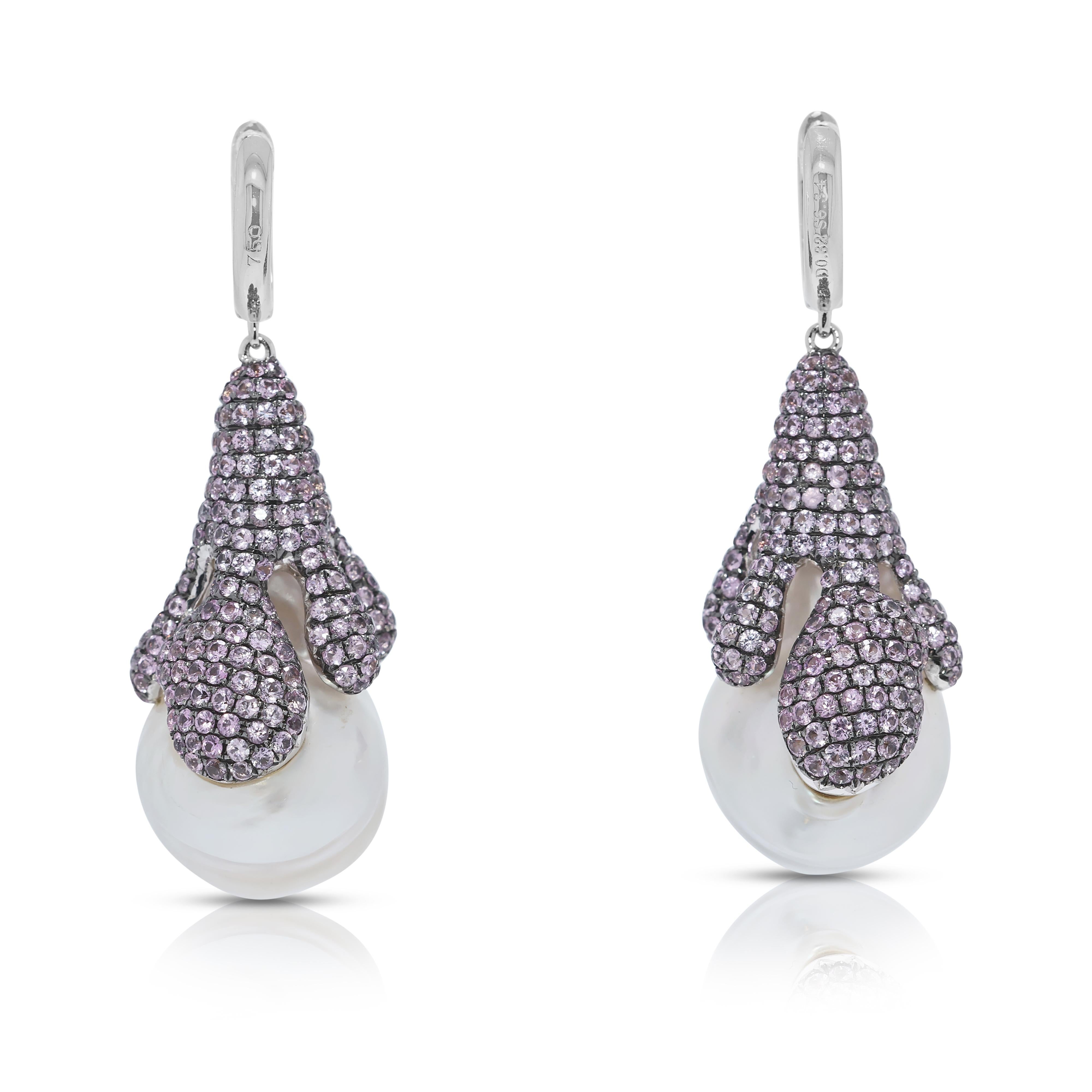 Boucles d'oreilles en or blanc 18 carats avec perles des mers du Sud, saphirs et diamants de 6,66ct en vente 1