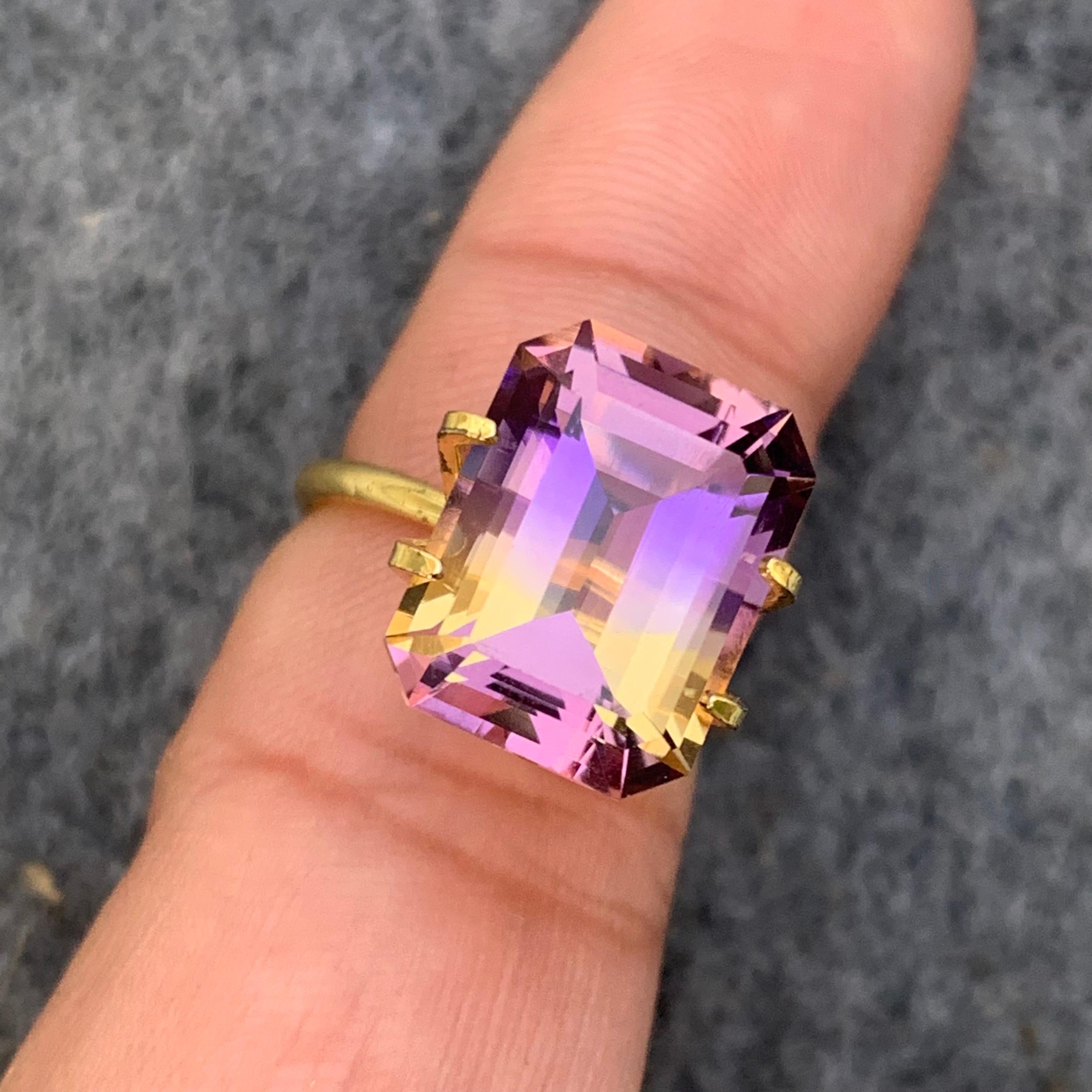 Lustrous 7.70 Carat Emerald Shape Loose Bicolor Ametrine From Bolivia In New Condition In Peshawar, PK