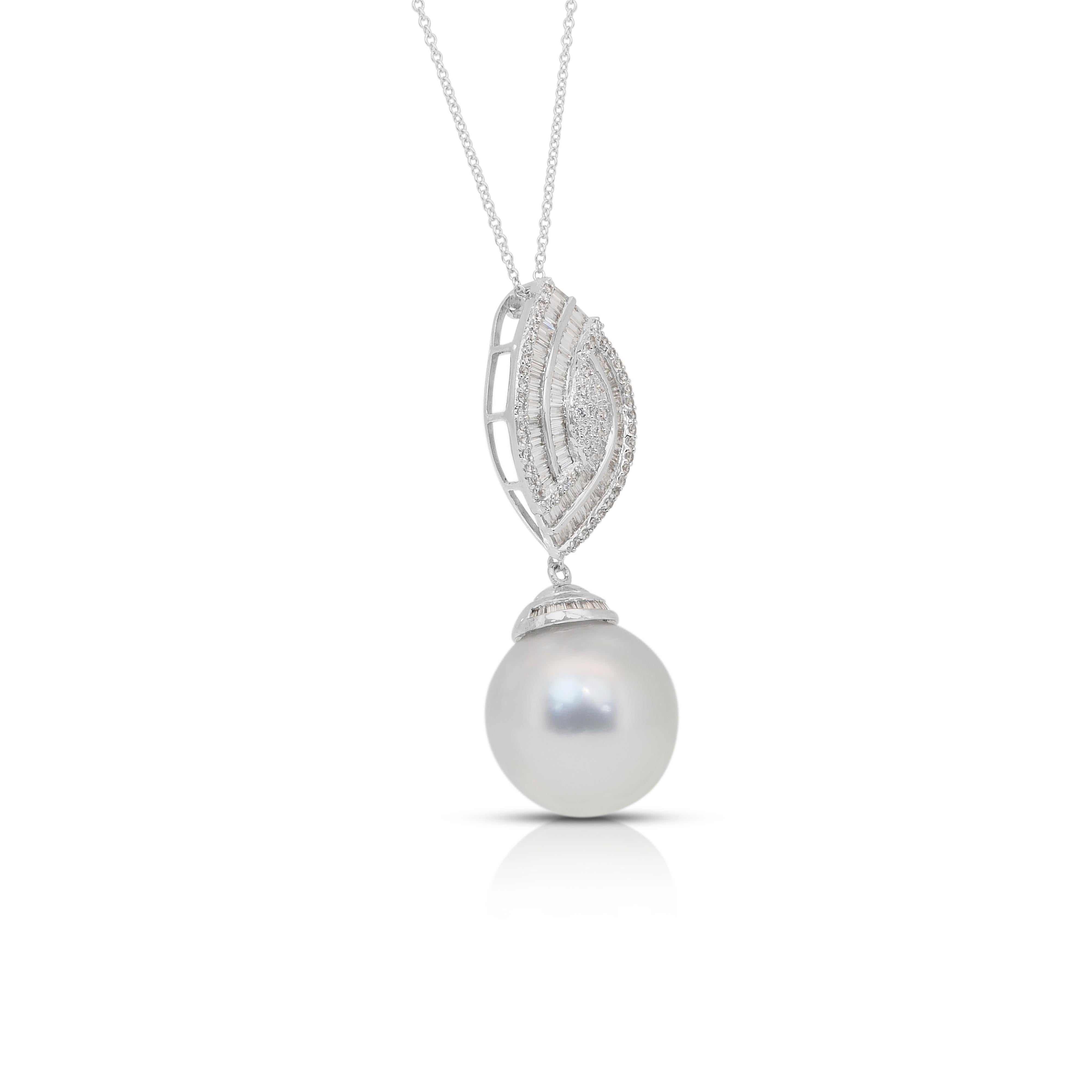 Round Cut Lustrous 9.20ct Salt Water Pearl and Diamonds Drop Necklace in 18k White Gold For Sale