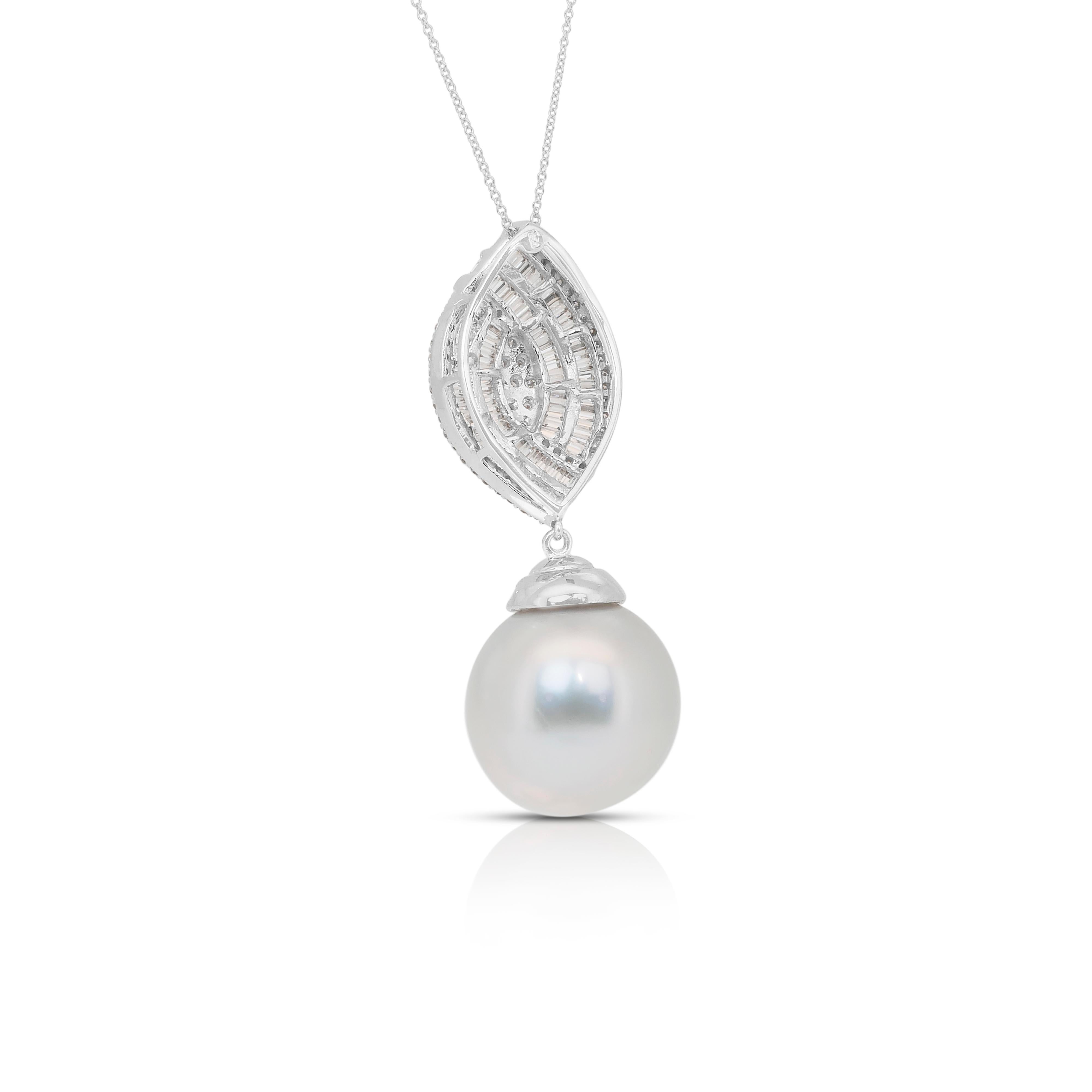 Lustrous 9.20ct Salt Water Pearl and Diamonds Drop Necklace in 18k White Gold For Sale 3