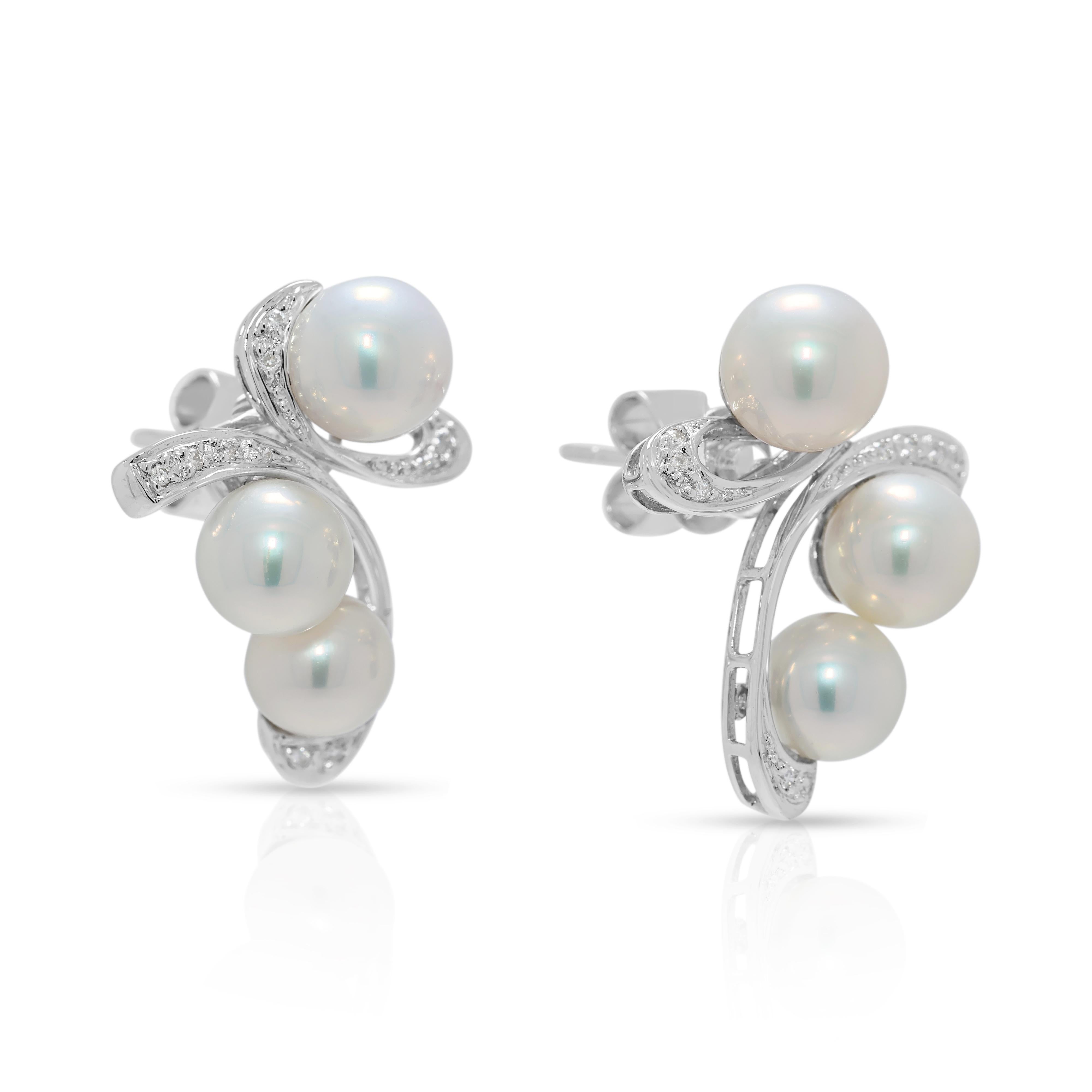 Lustrous Akoya Pearl & 0.06ct Natural Diamond Earrings in 18K White Gold In Excellent Condition For Sale In רמת גן, IL