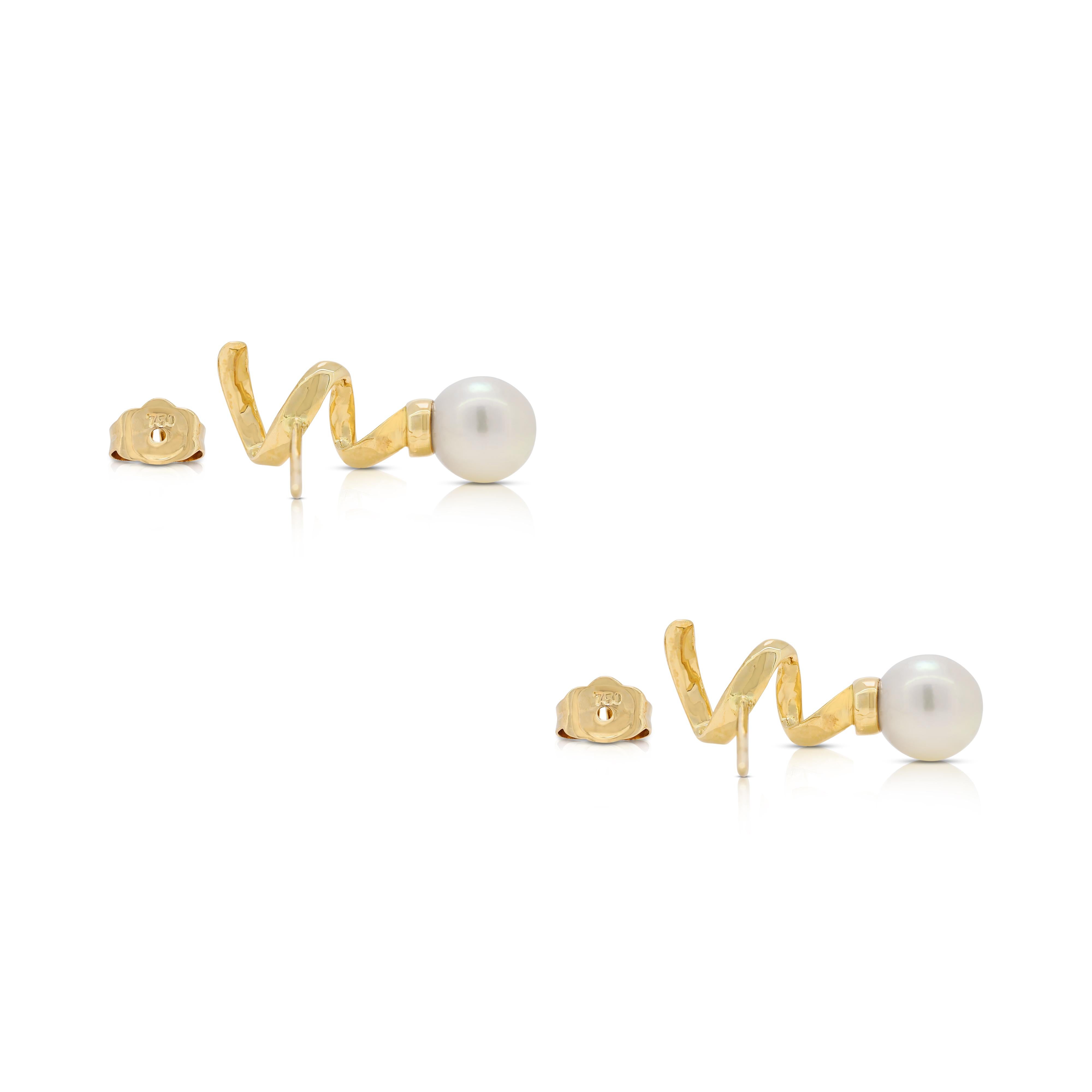 Lustrous Akoya Pearl Earrings in 18K Yellow Gold 1