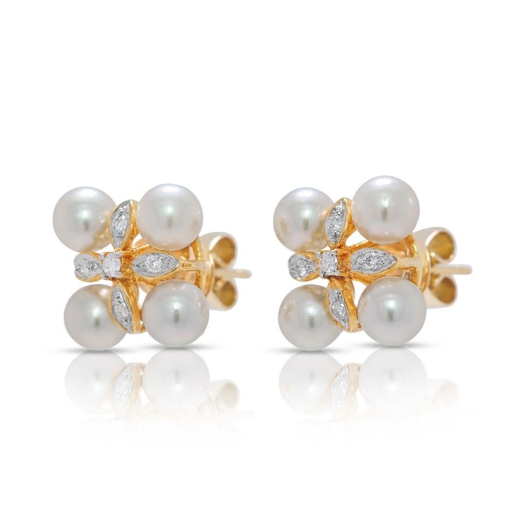 Boucles d'oreilles en or jaune 18 carats, perles Akoya lustrées et diamants naturels (non portées) Excellent état - En vente à רמת גן, IL