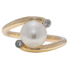 Lustrous Akoya Pearl Ring with Elegant Band in 18K Yellow Gold
