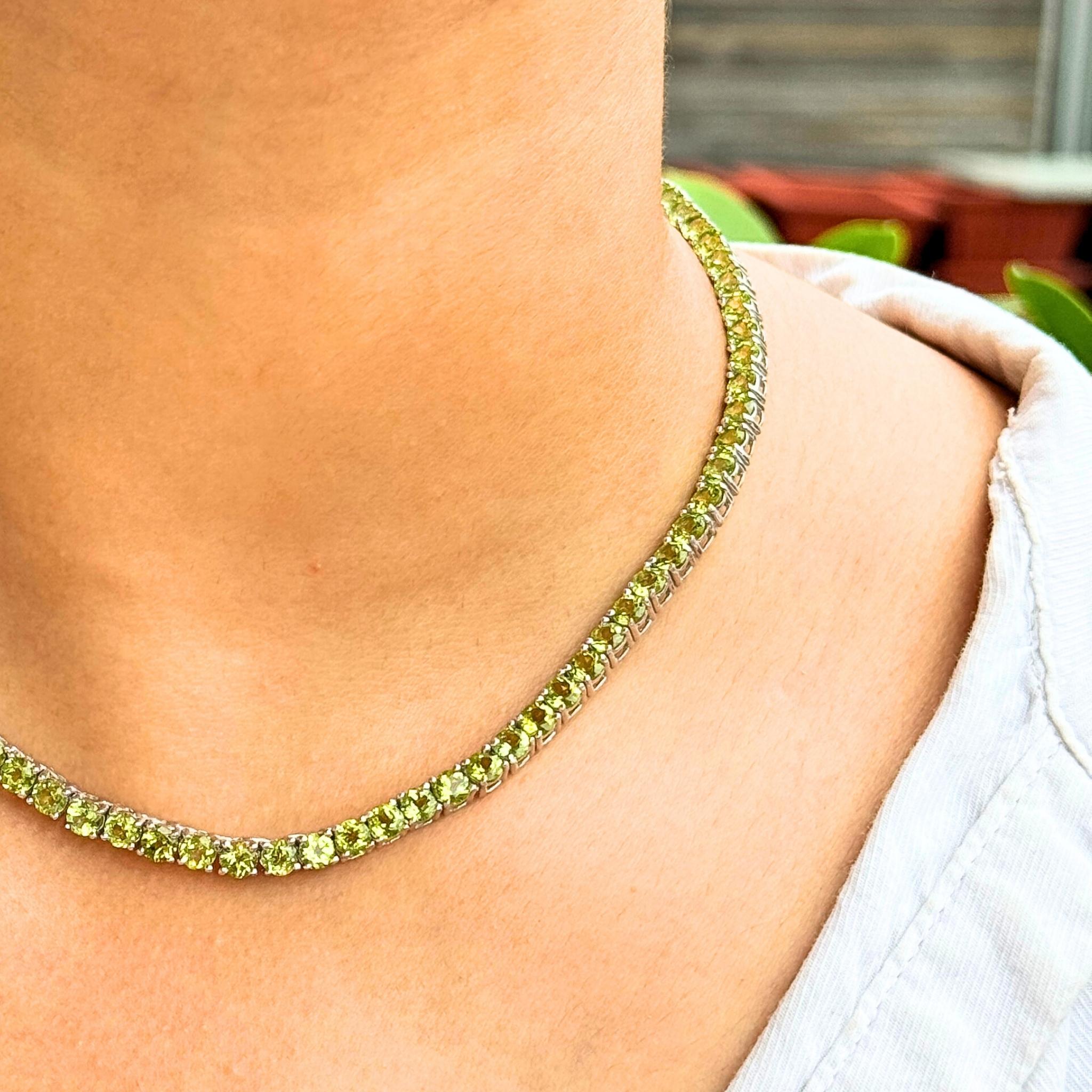 Donna Collana tennis con peridoto verde naturale realizzata a mano in argento 925 Gioielli per lei in vendita
