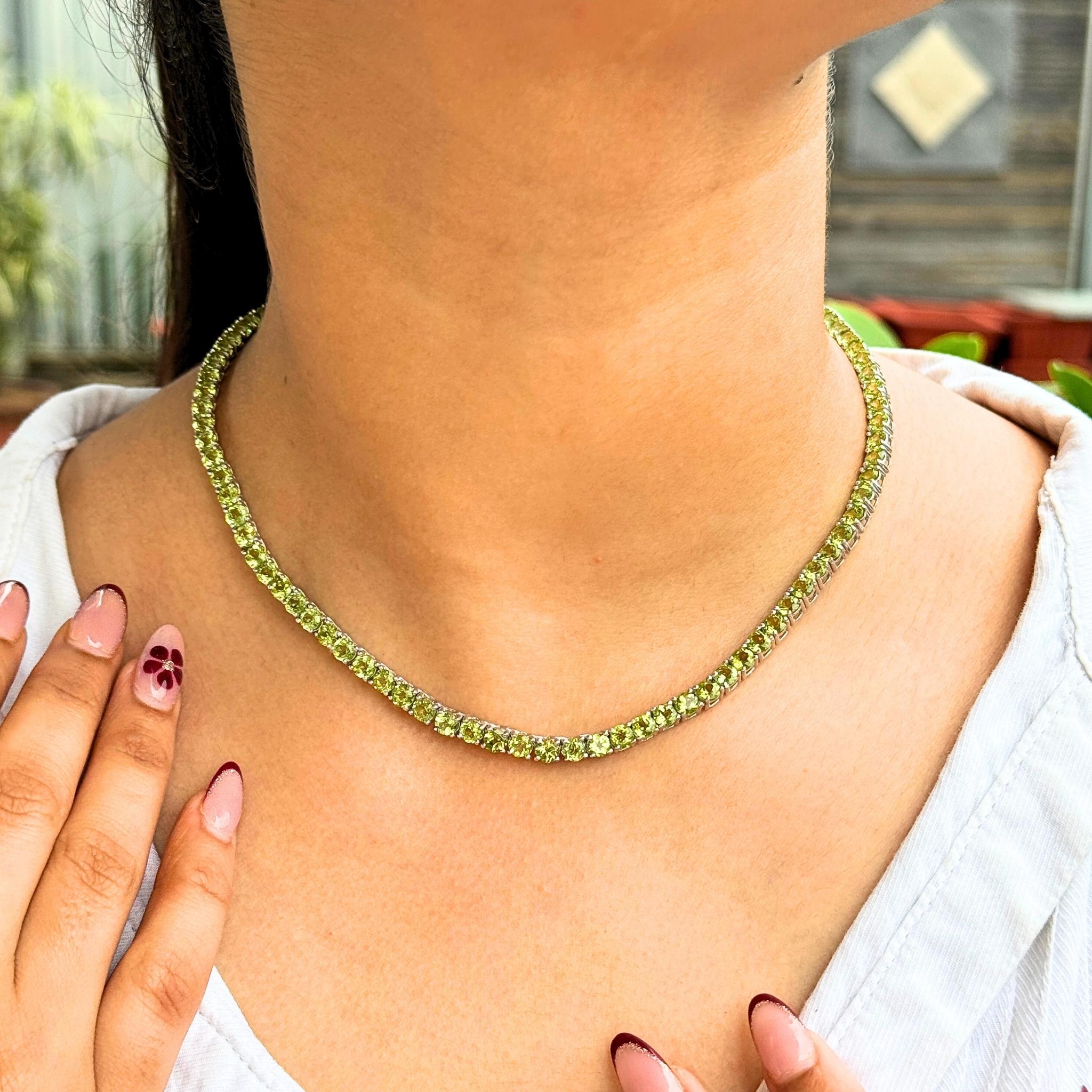 Taglio rotondo Collana tennis con peridoto verde naturale realizzata a mano in argento 925 Gioielli per lei in vendita