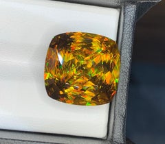Lussuosa gemma a cuscino Sphene Fancy: Titanite giallo-verde, pietra di nascita di giugno