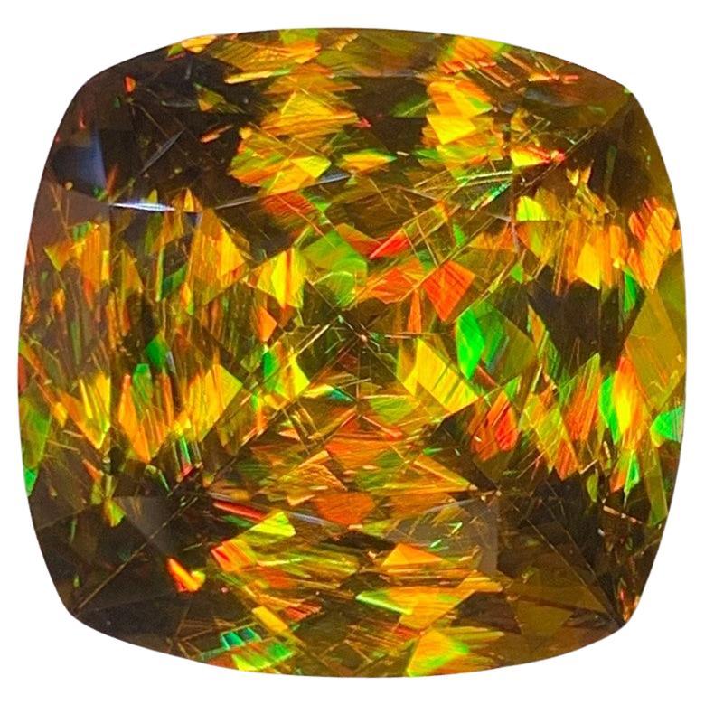 Lustrous Sphene Fancy Cushion Gemstone: Yellow-Green Titanite, June Birthstone im Angebot