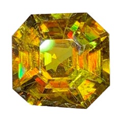 Glänzender Sphene-Edelstein: MultiColor Asscher-Schliff, 1,98 Karat