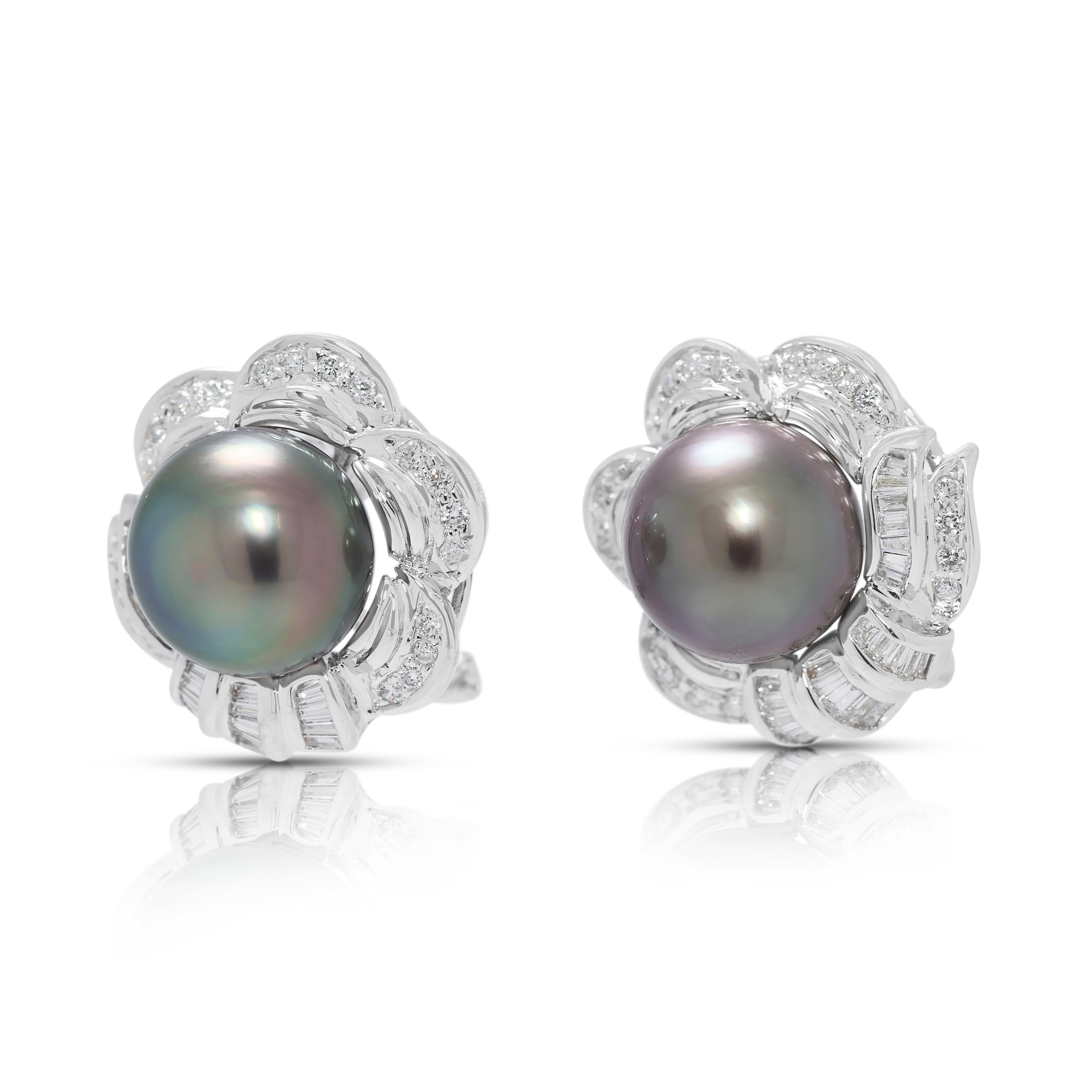 Taille ronde Boucles d'oreilles en or blanc 18 carats avec perles de Tahiti et diamants naturels de 0,43 carats en vente