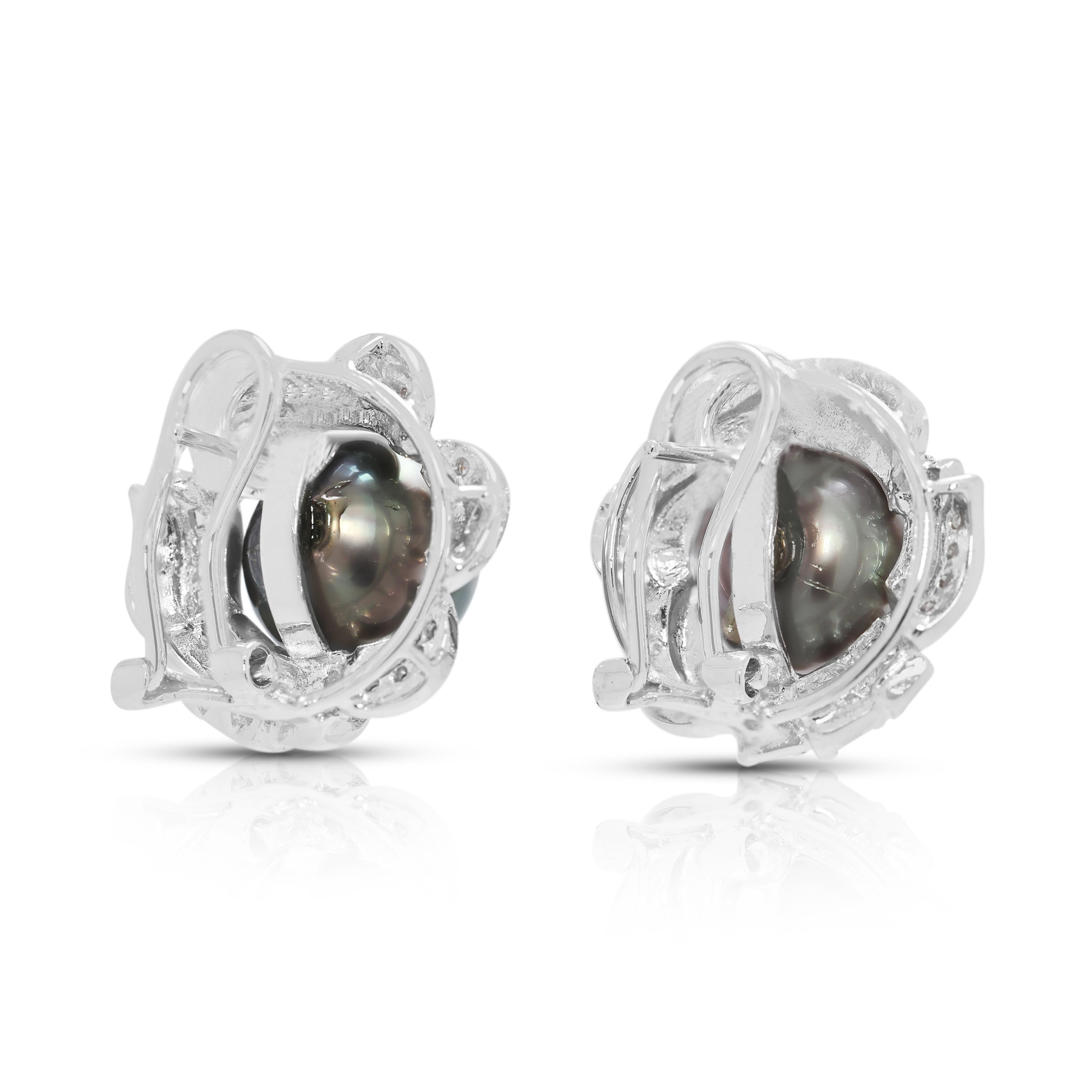 Boucles d'oreilles en or blanc 18 carats avec perles de Tahiti et diamants naturels de 0,43 carats en vente 1