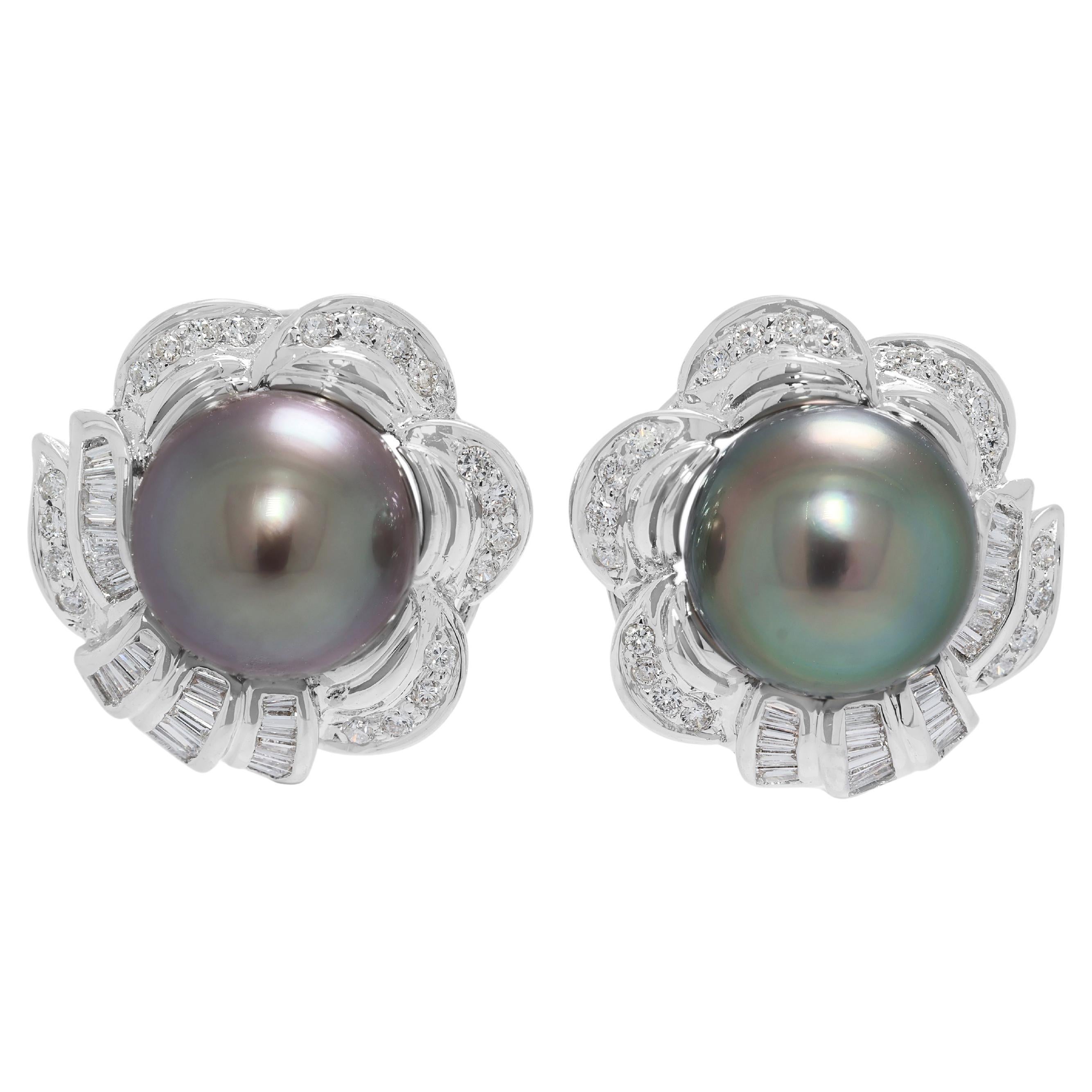 Boucles d'oreilles en or blanc 18 carats avec perles de Tahiti et diamants naturels de 0,43 carats en vente