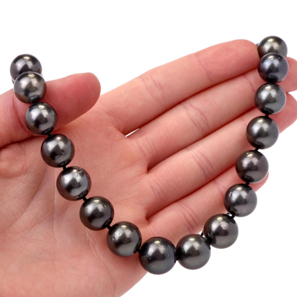 Lustrous Tahitian Southsea Pearl Necklace with 18 Karat Gold Clasp 1