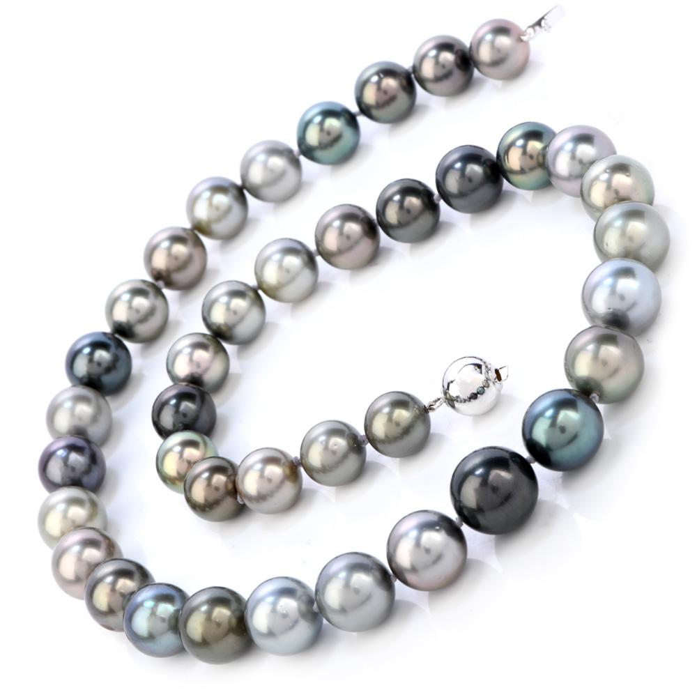 This classically distinct and timelessly elegant Tahitian pearl necklace incorporates 39 highly lustrous, graduated South Sea Tahitian pearls of an exotic Peacock green, silver,black color.

The eye-catching 'peacock pearls', measure 12 mm to 10mm