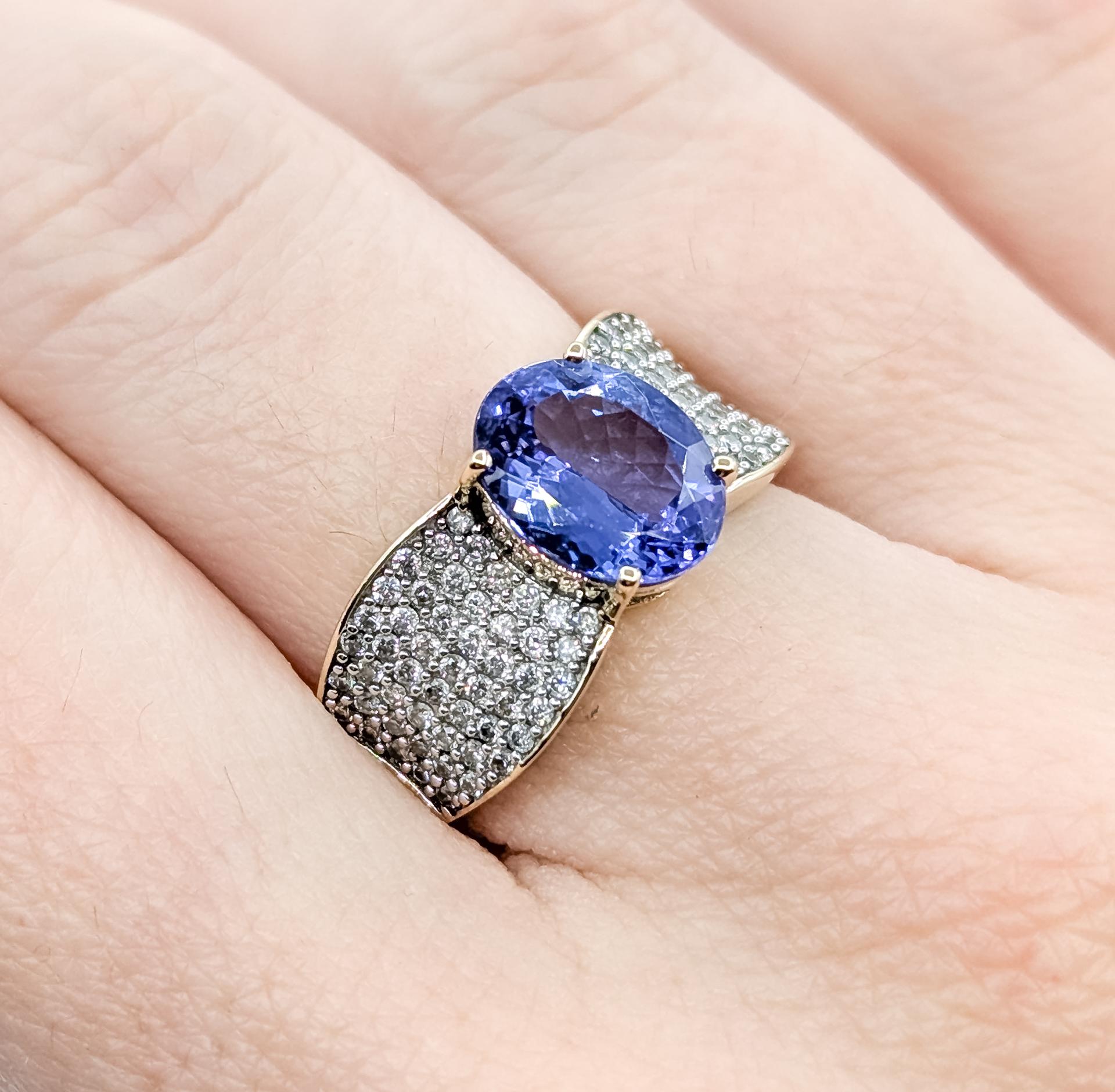 Glänzender Tansanit & Diamant Pavé Ring in 14k im Zustand „Hervorragend“ im Angebot in Bloomington, MN