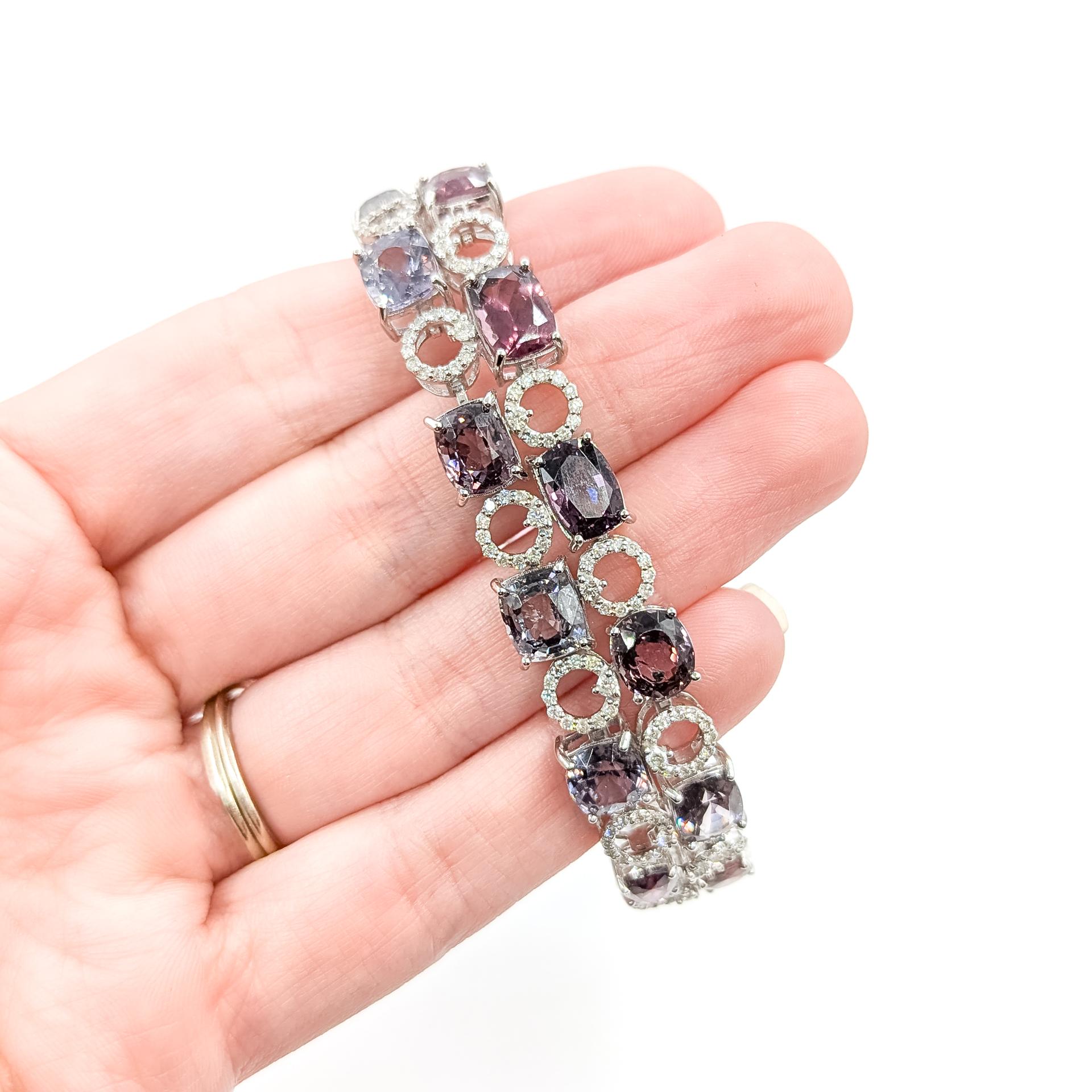 Taglio cuscino Bracciale con zaffiri e diamanti non riscaldati in 14 ct. in vendita