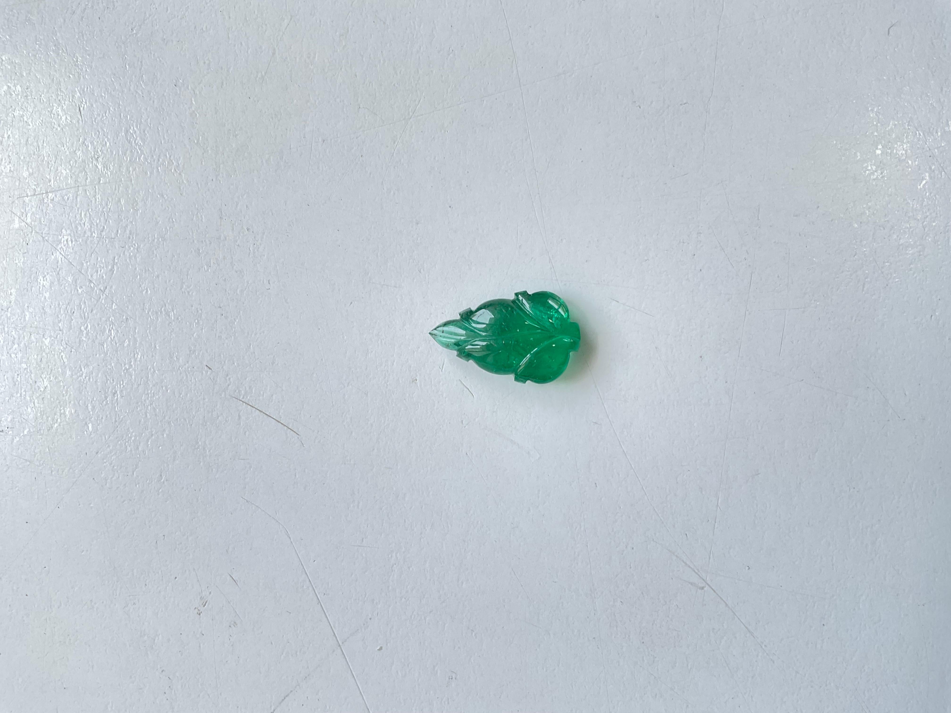 Art Deco Lustrous Vivid Green Zambian Emerald Carved Leaf Loose Gemstone for Jewelry For Sale