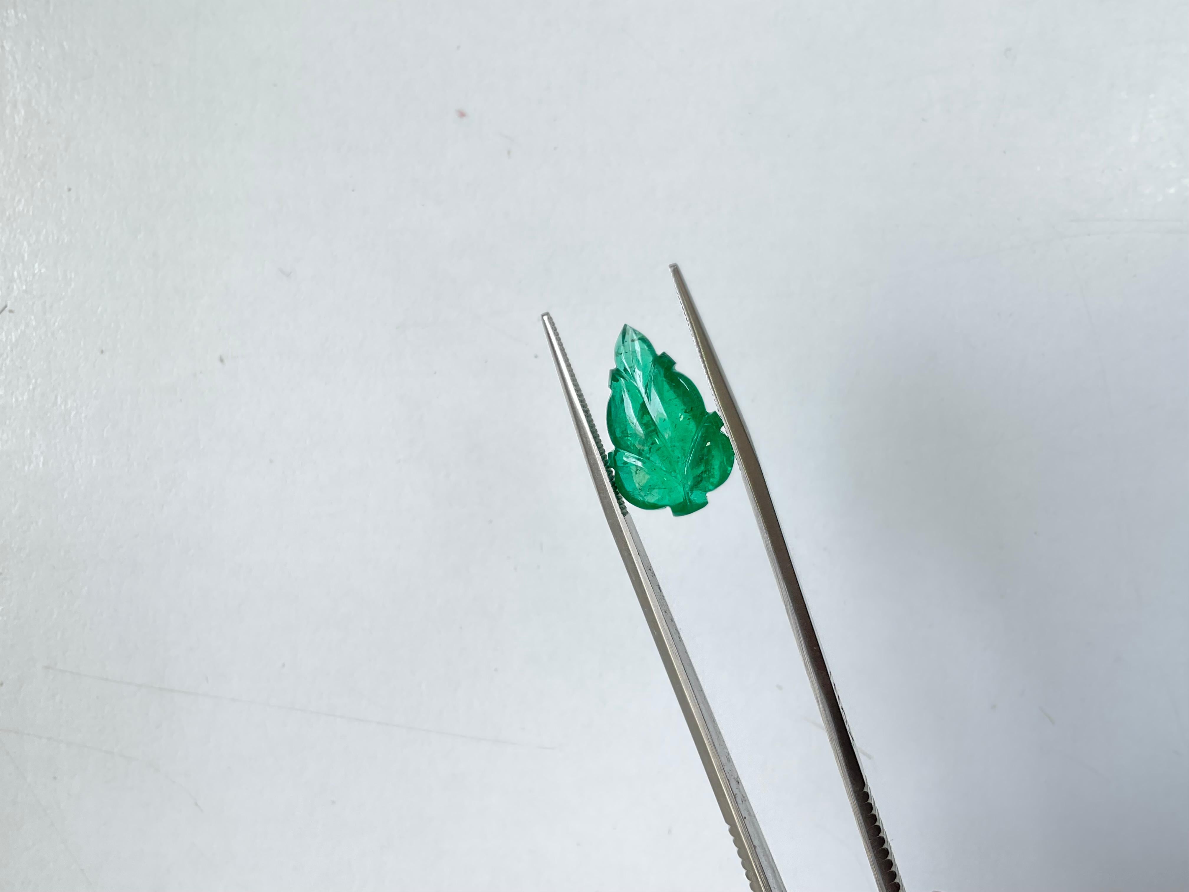 Cabochon Lustrous Vivid Green Zambian Emerald Carved Leaf Loose Gemstone for Jewelry