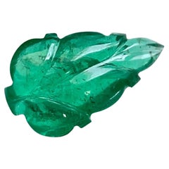 Lustrous Vivid Green Zambian Emerald Carved Leaf Loose Gemstone for Jewelry