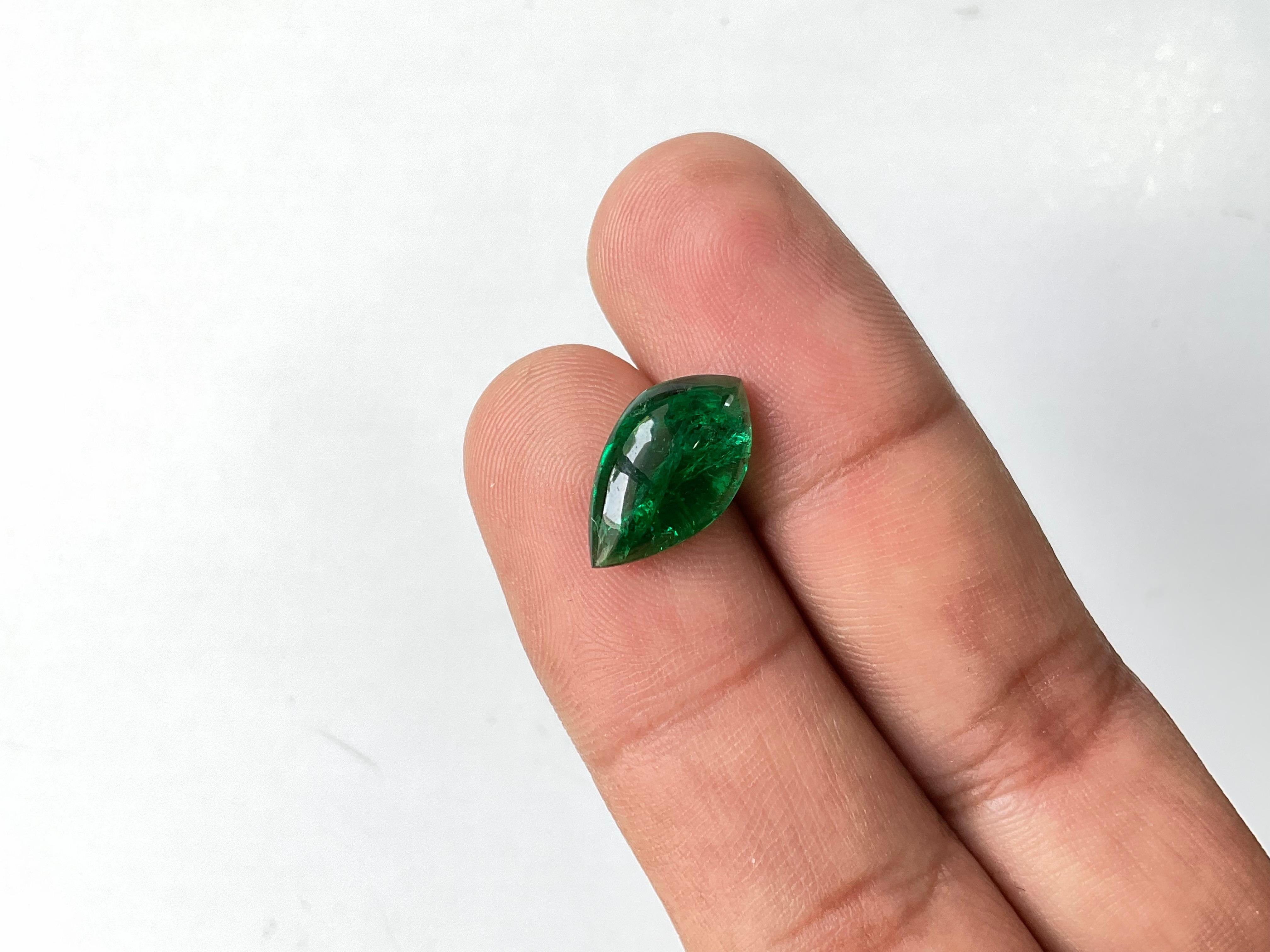 Lustrous Zambian Emerald Fancy Marquise Cabochon Loose Gemstone for Jewelry In New Condition For Sale In Jaipur, RJ