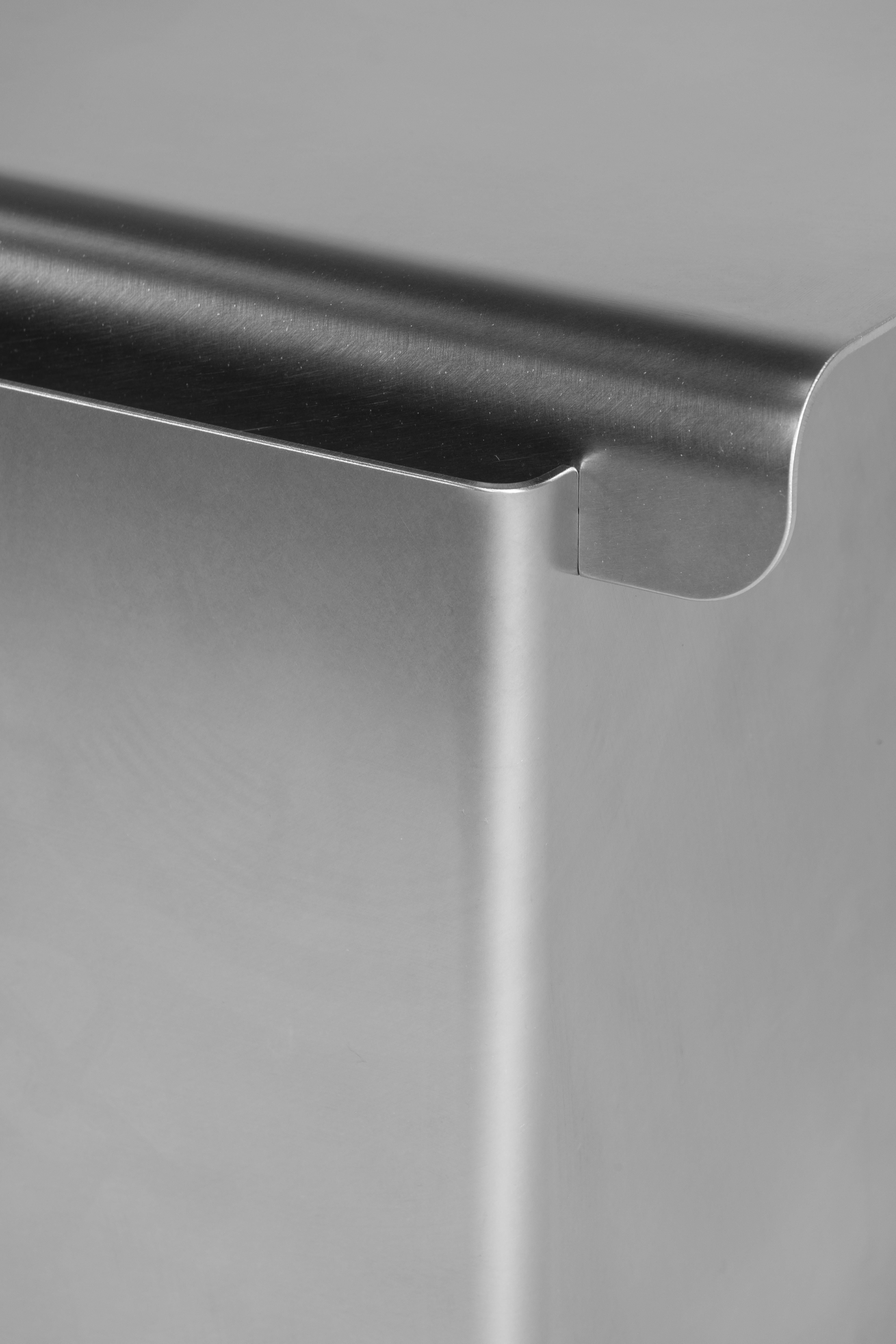 Acier inoxydable Table basse LuT 03 de Rebecca Ackaert en vente