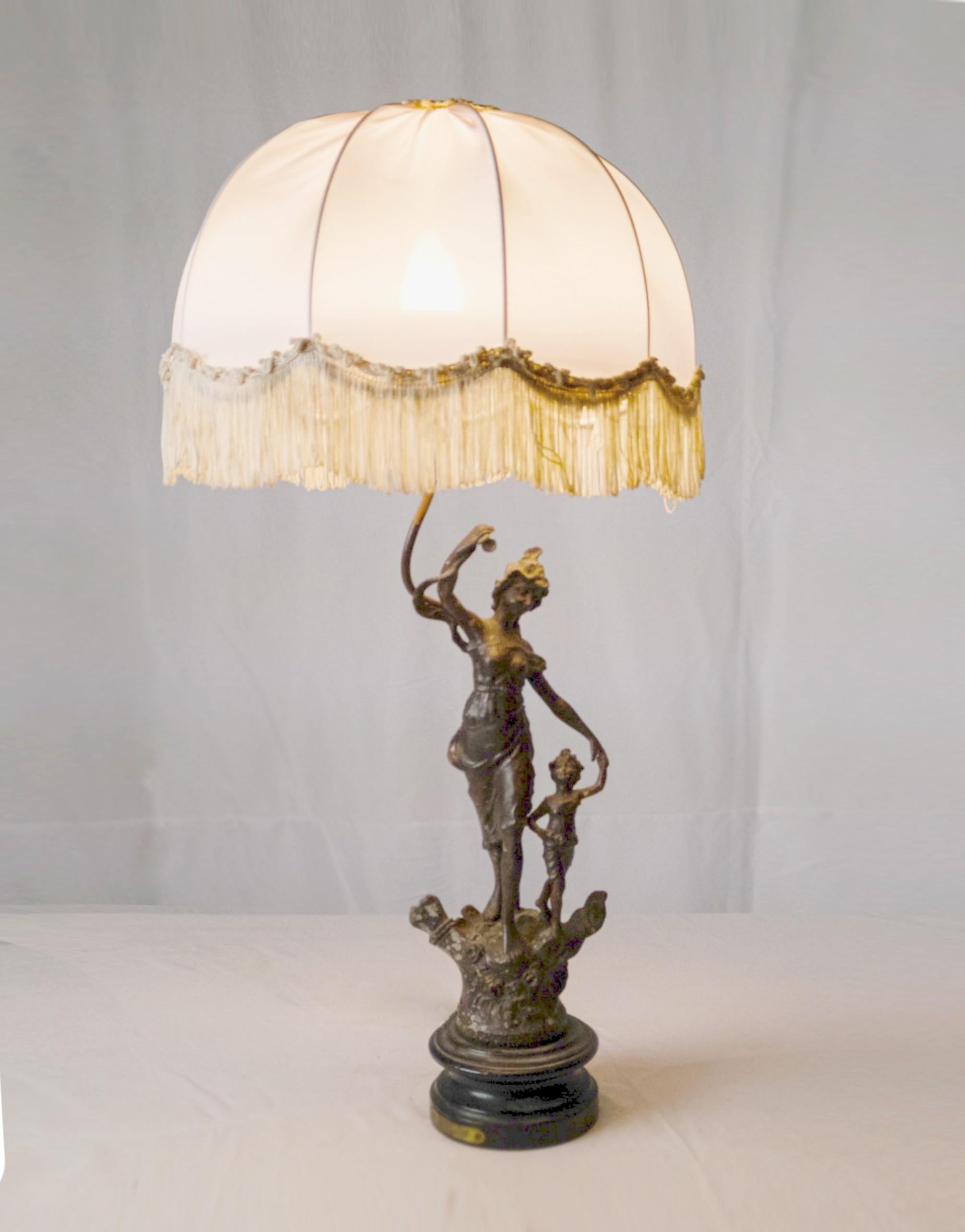 Lute and Tambourine players Table Lamp Silk Brocade, 19th Century For Sale 3