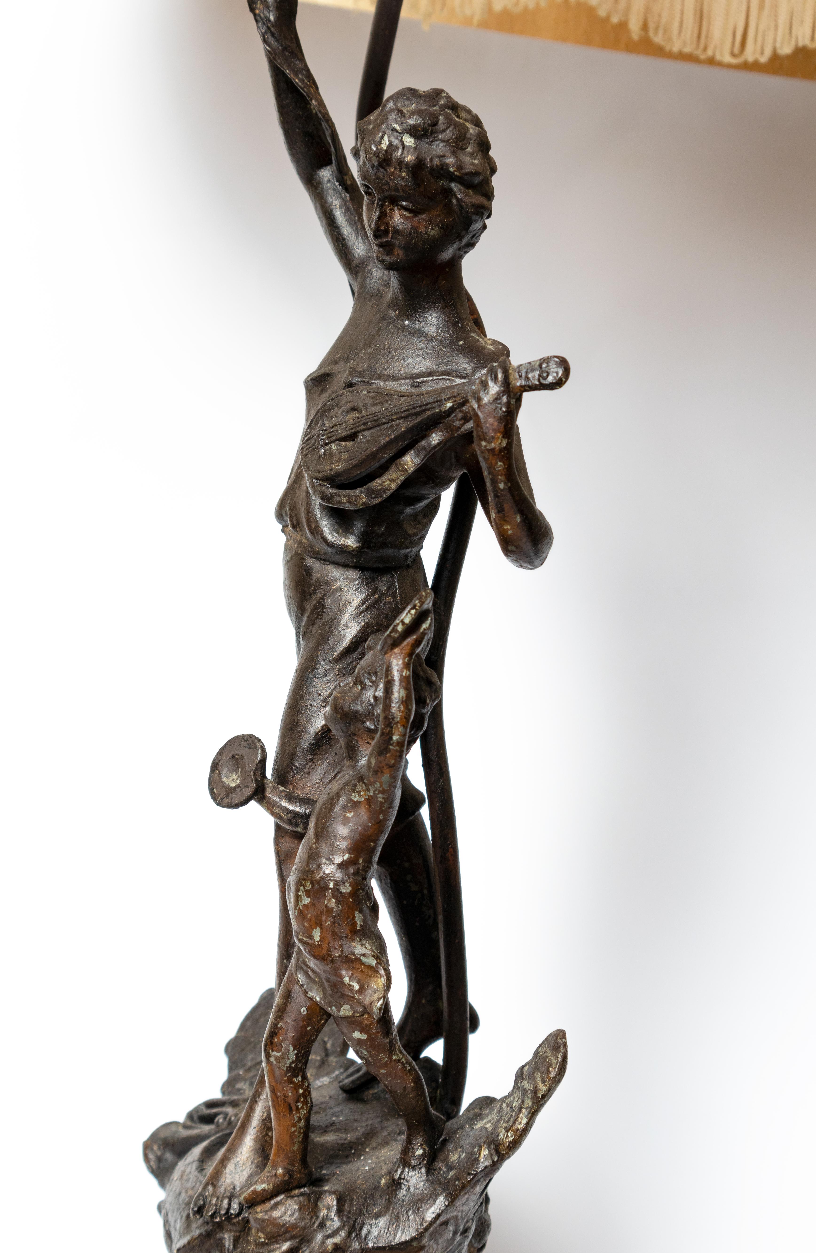 Lampe de table jouant du luth et du tambourin Brocart de soie, musique, 19e siècle en vente 5