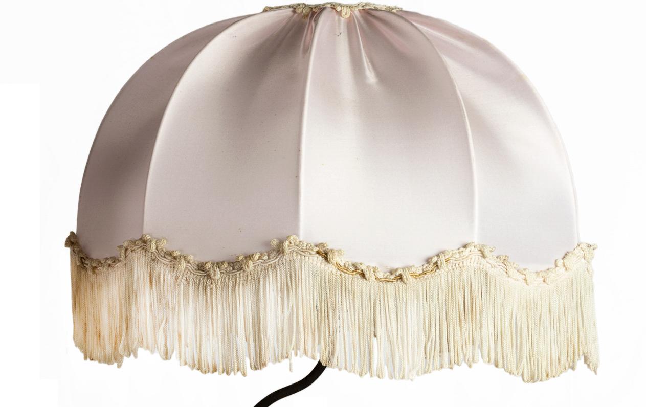 Lampe de table jouant du luth et du tambourin Brocart de soie, musique, 19e siècle en vente 7