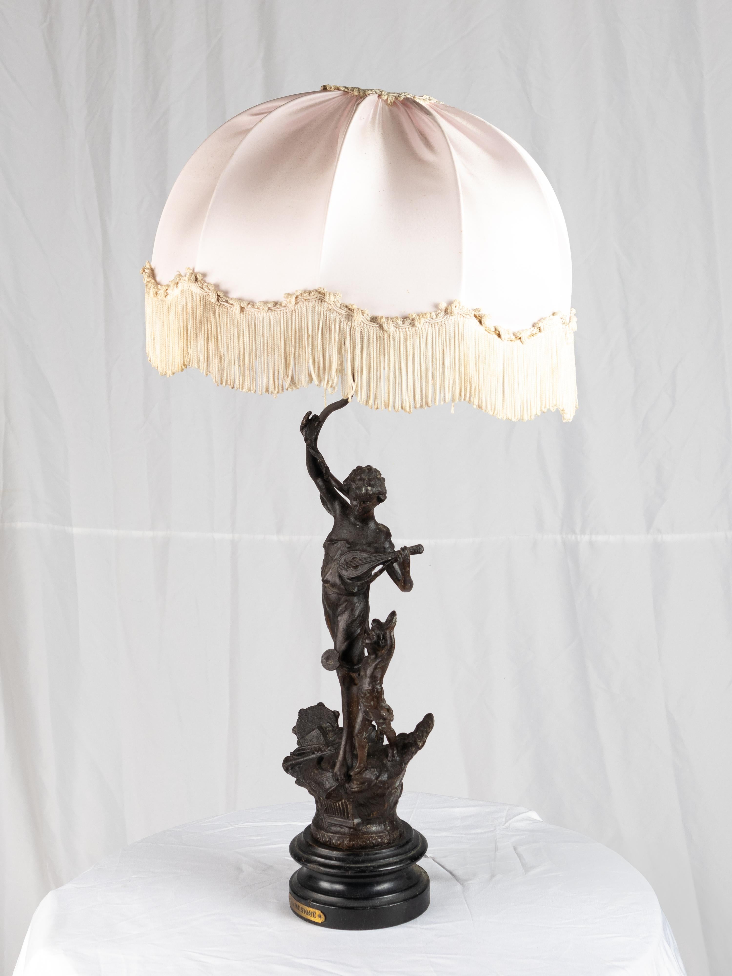 Néoclassique du 19e siècle  Lampe de table avec la description 