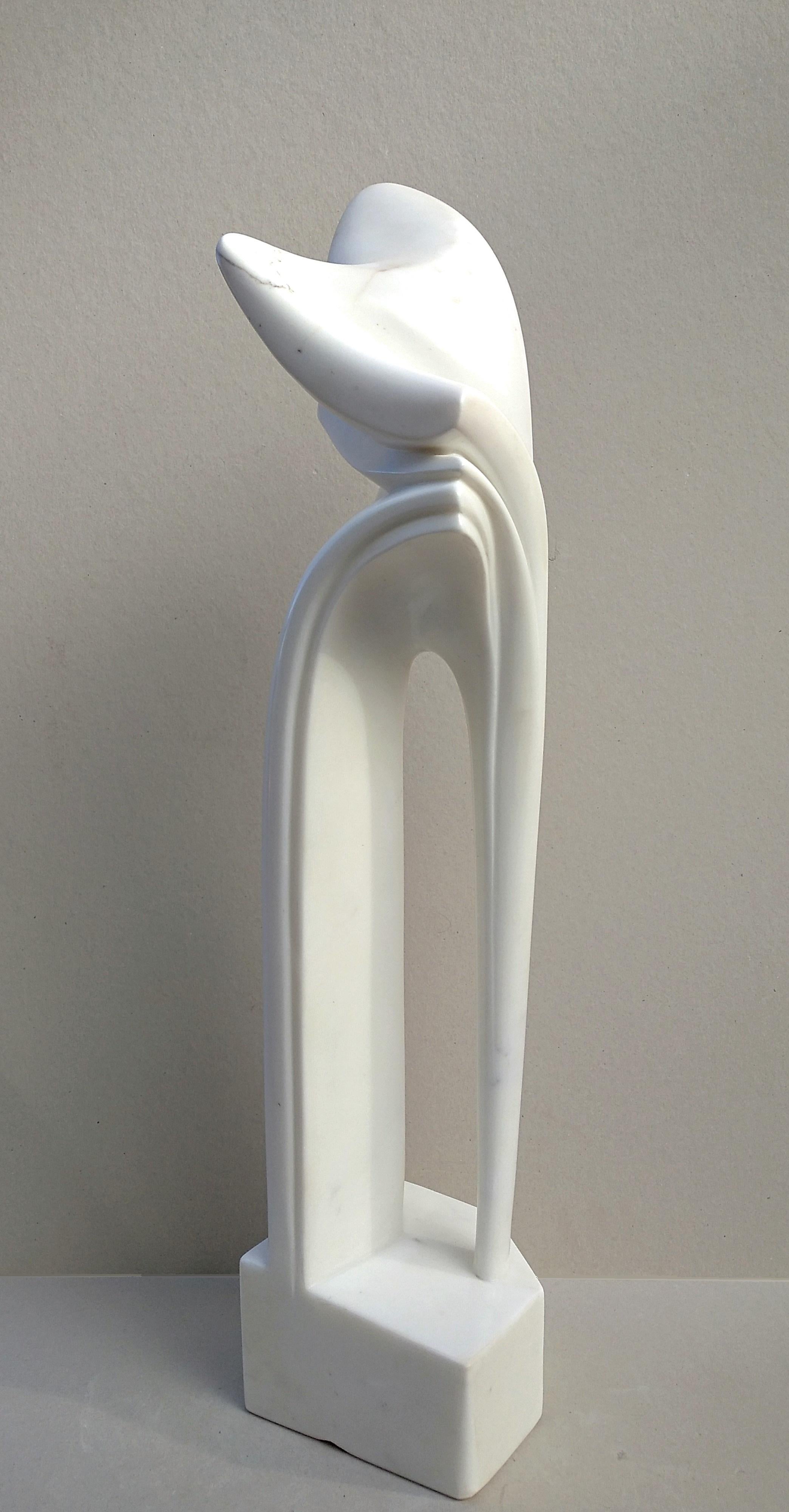 Gebogener Bogen, ungewöhnliche vertikale figurative Skulptur aus weißem Carrara-Statuenmarmorstein im Angebot 9