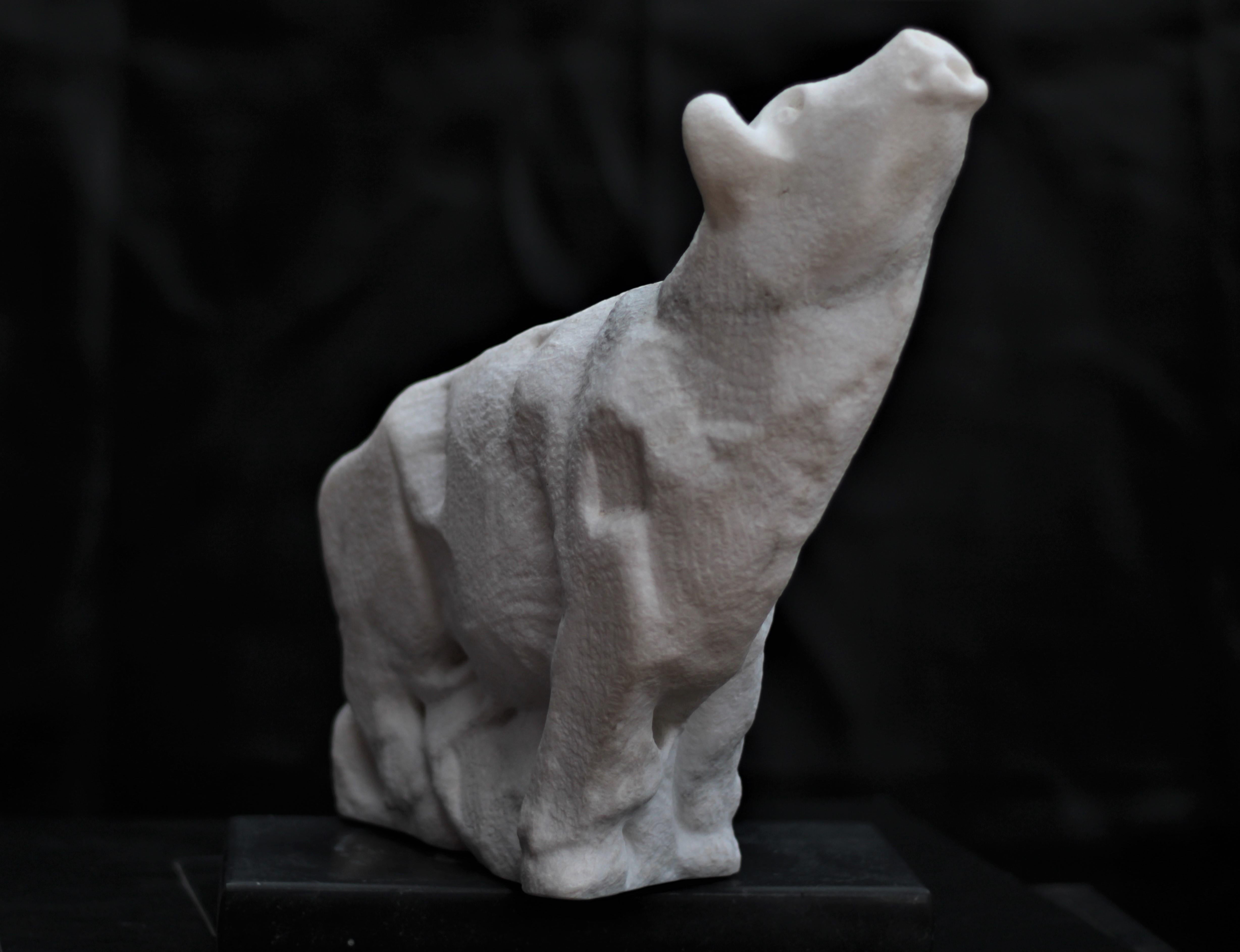 Figurative Skulptur eines schwebenden Stiers aus weißem Carrara-Marmorstein im Angebot 15