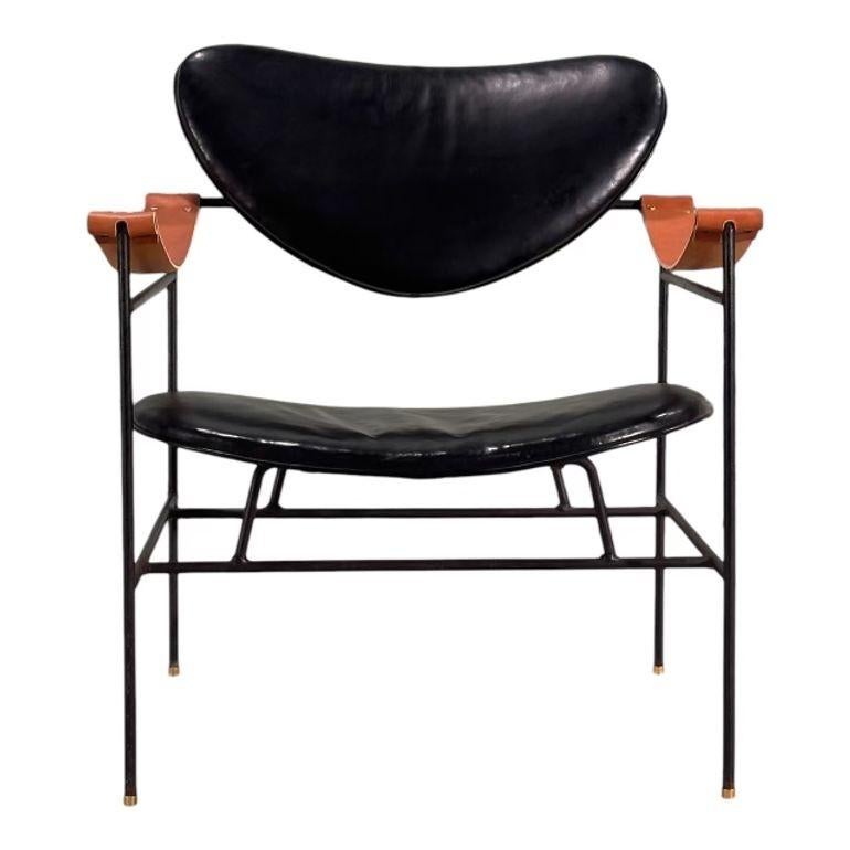 Chaise en cuir Luther Conover avec accoudoirs en cuir et cadre en fer, 1960. La chaise est d'origine.
Mesure 26,5