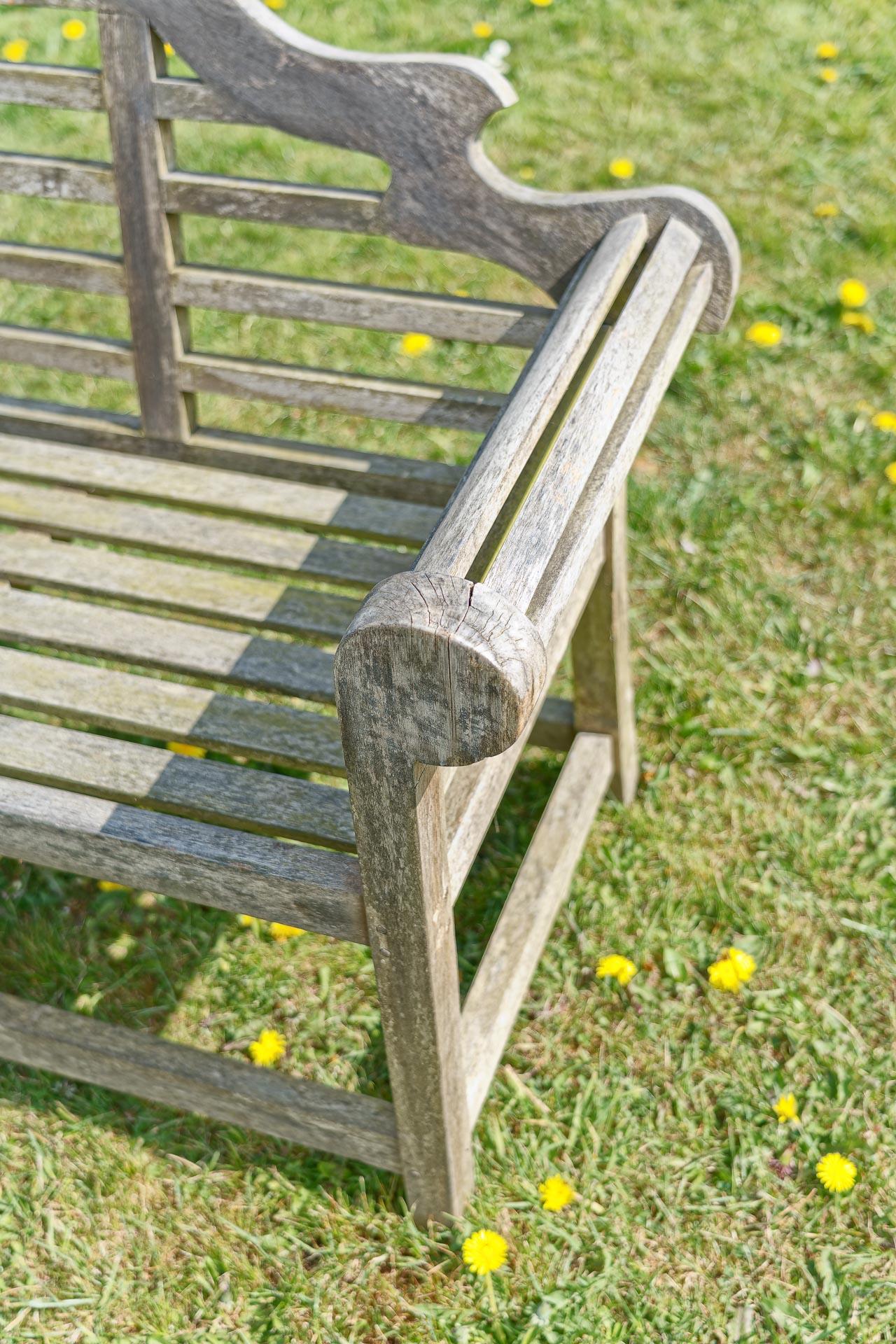 Lutyens Design-Gartenbank aus Teakholz mit drei Sitzen im Zustand „Gut“ im Angebot in Alton, GB