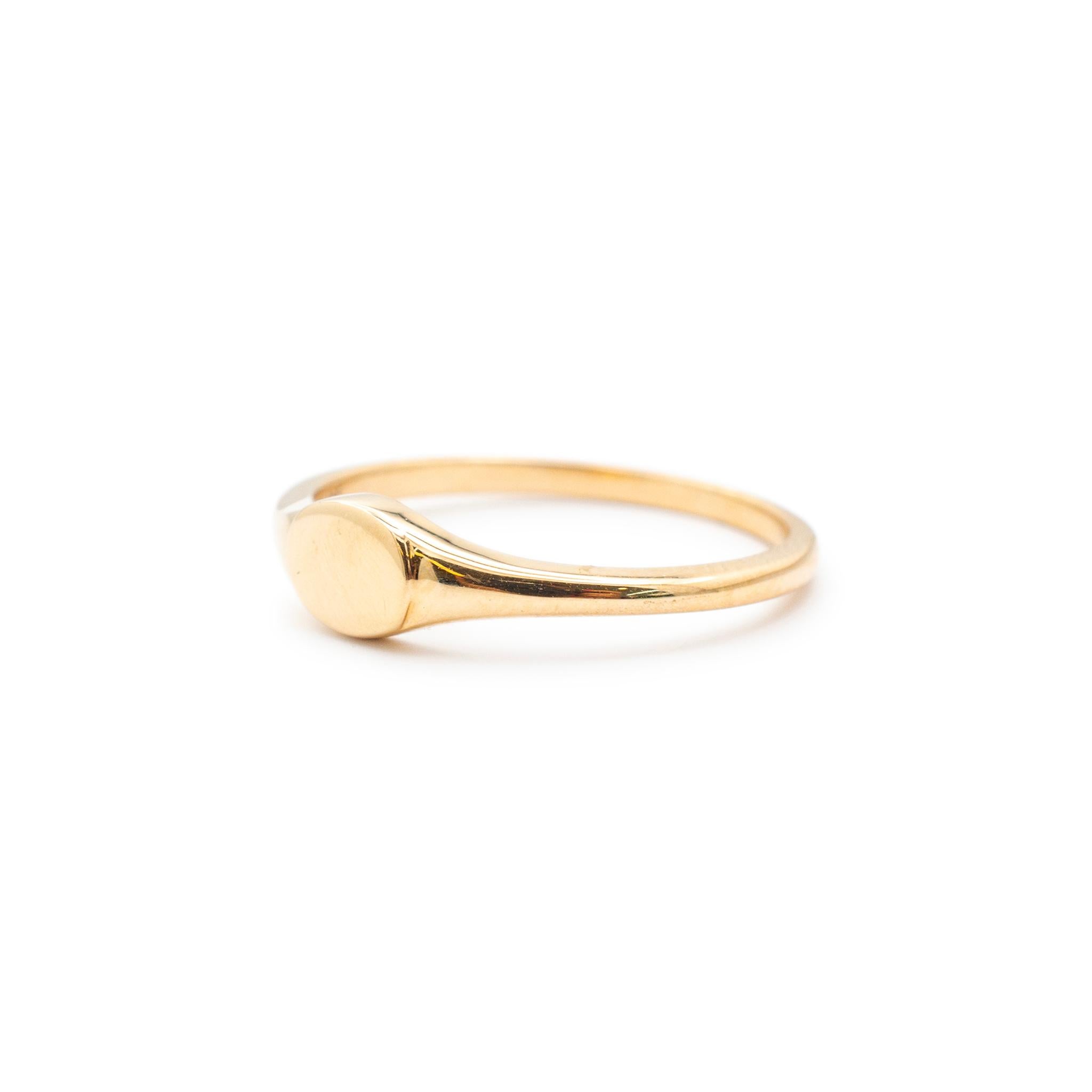 Luvente 14K Yellow Gold Round Signet Band Ring In Excellent Condition In Houston, TX