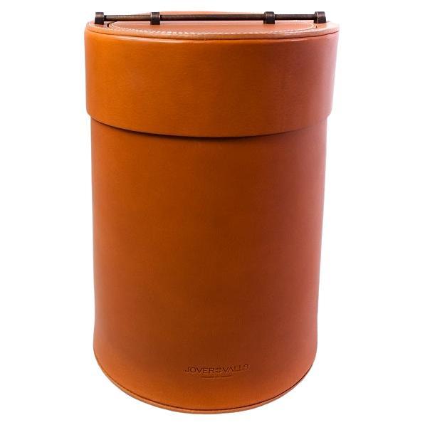 The Prestigeux Paper Bin handcrafted in Spain, in Natural Tobacco cowhide leather, and detailed with beautiful brass accents, adds a touch of subtle elegance to any space, with its minimalist design, simple lines, and innovative details.


Design