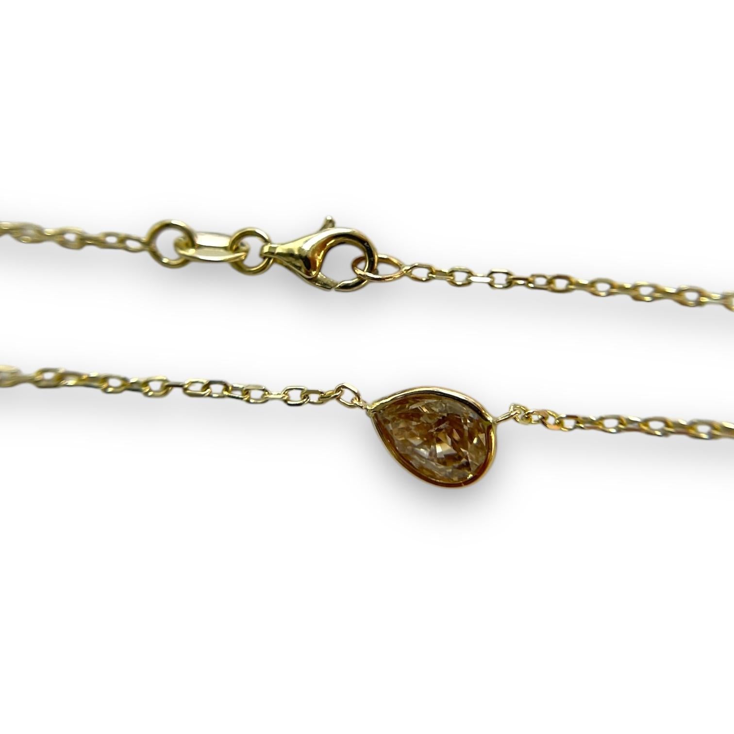 Moderne Collier de luxe en or jaune 14 carats avec diamants naturels taille poire de 0,76 carat en vente