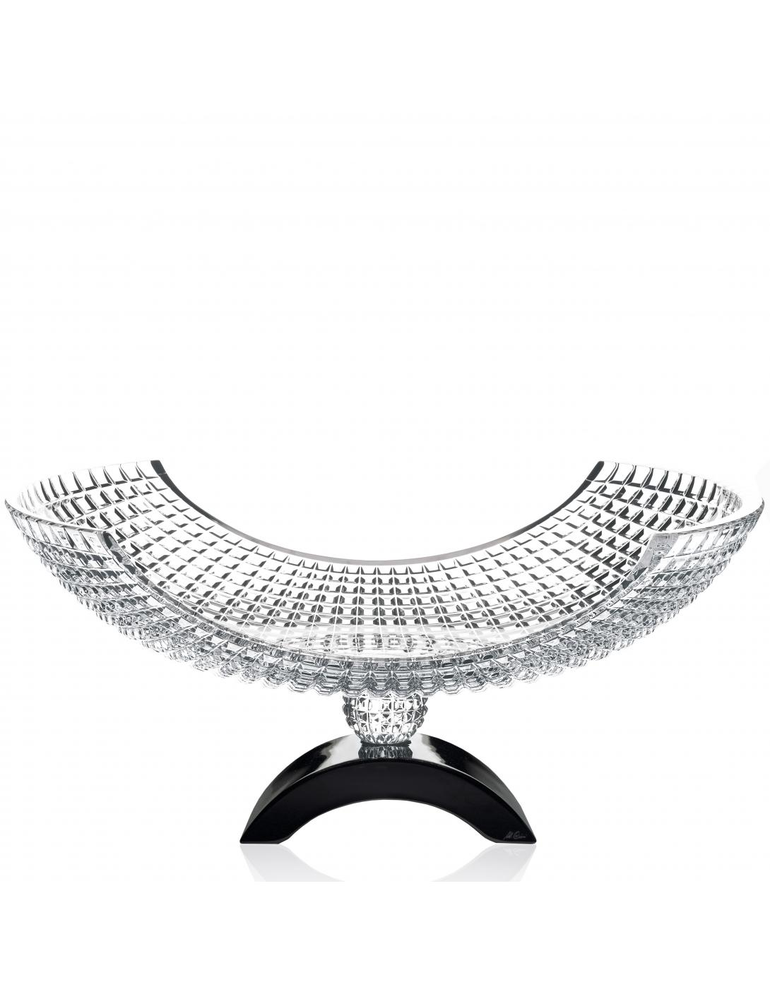 Luxe XXL Arched Centerpiece Mario Cioni

A centrepiece with the characteristic shape of the Diapason and an imposing size. The side, in clear crystal, is traversed by a dense weave of vertical and horizontal engravings made entirely by hand by