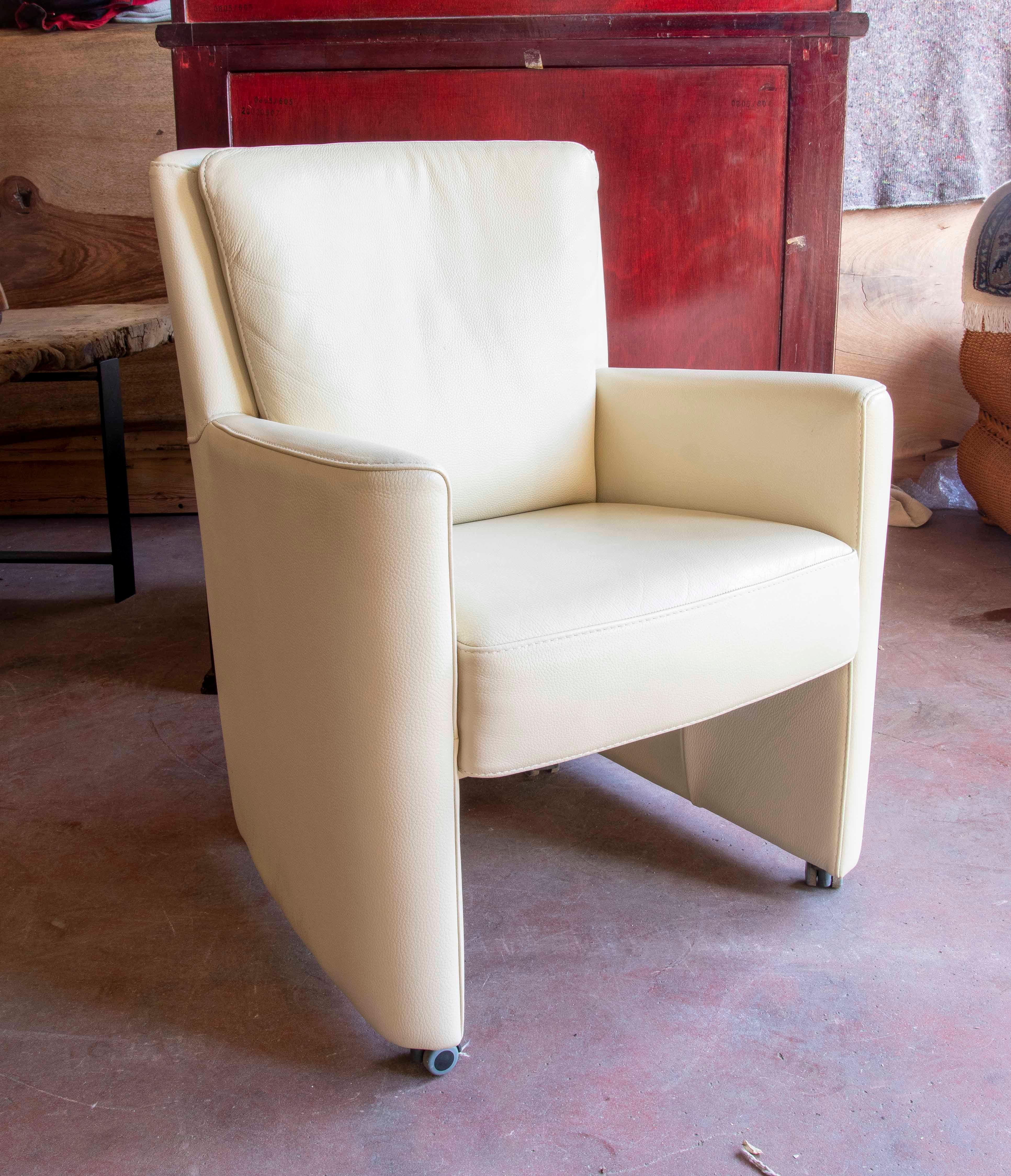 Luxform Italy Set of Eight Beige Leather Single Armchairs  In Good Condition For Sale In Marbella, ES