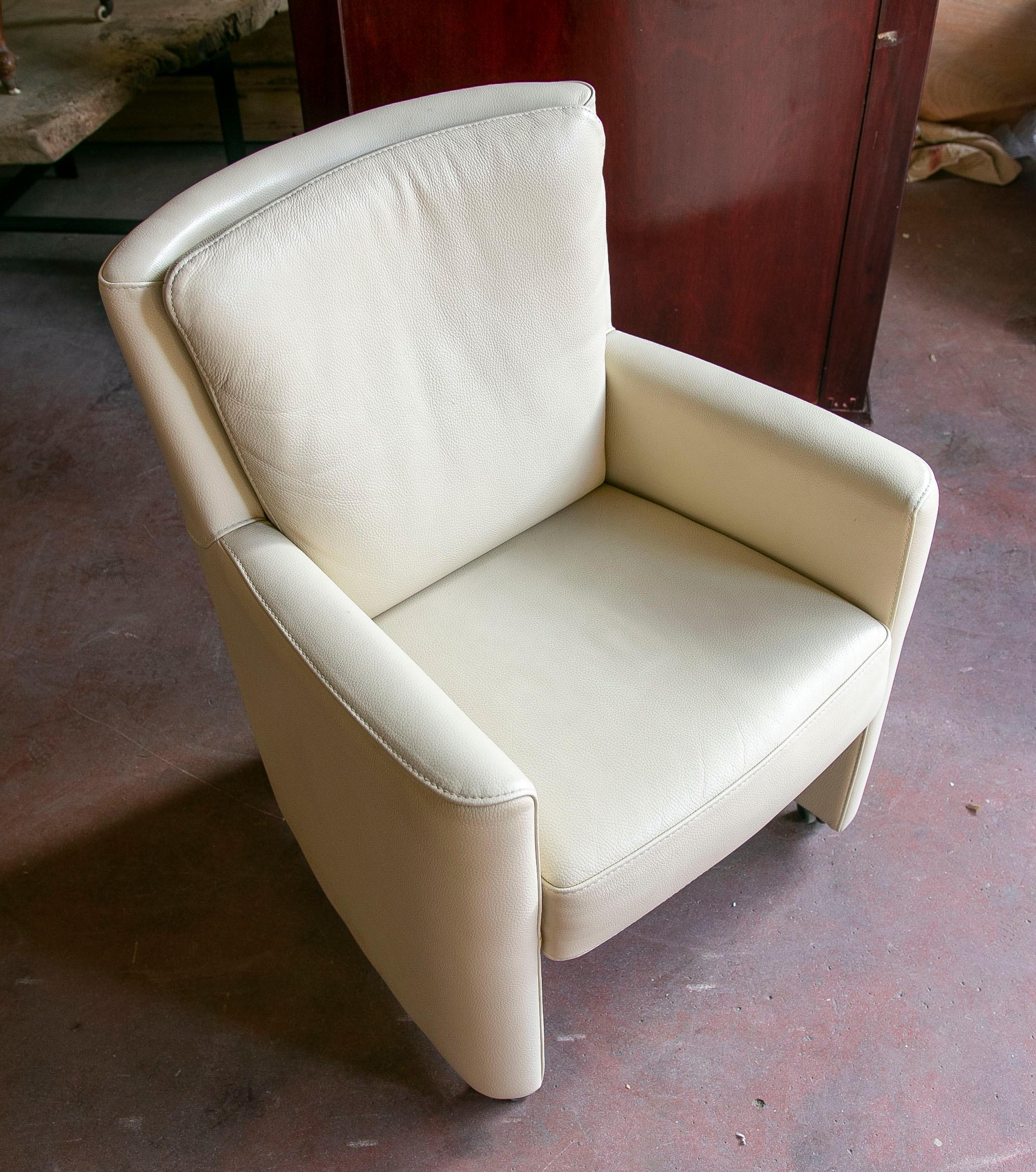Luxform Italy Set de huit fauteuils simples en cuir beige en vente 3