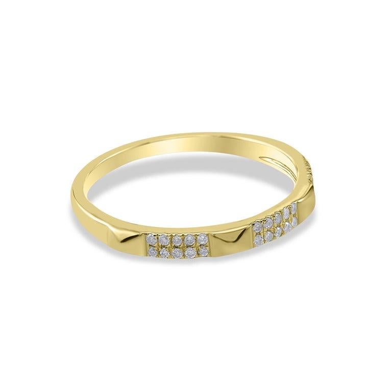 Round Cut Luxle 0.15 Cttw Natural Diamond Pyramid Accent Ring in 14K Yellow Gold, Size 7 For Sale