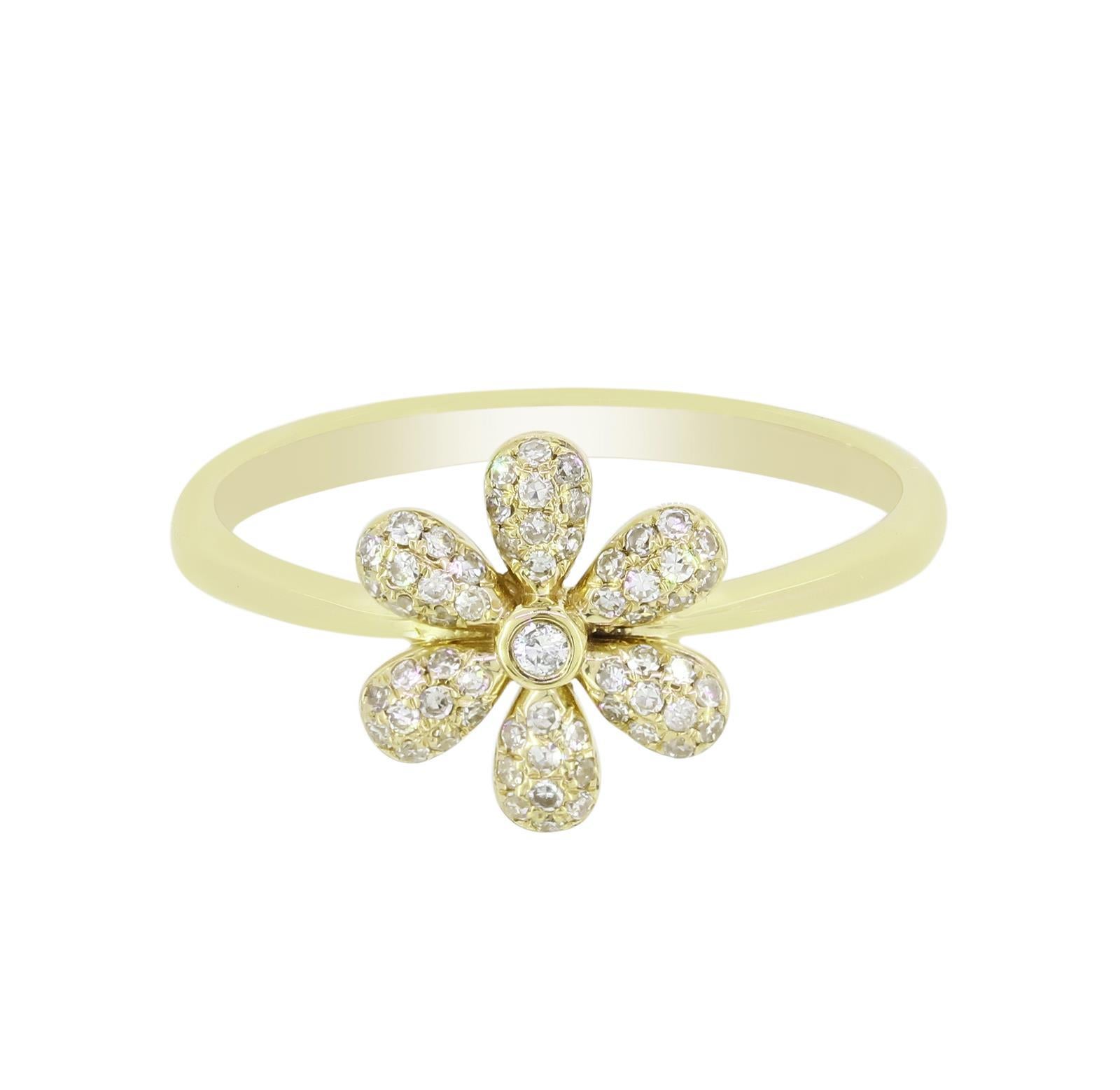 Inspirée par la nature, la bague à fleurs en diamant en or jaune 18 carats Luxle s'ajoute à votre collection. La bague est ornée d'un motif floral en or jaune 18 carats au centre de l'anneau. Les pétales de ce motif sont sertis de diamants ronds de