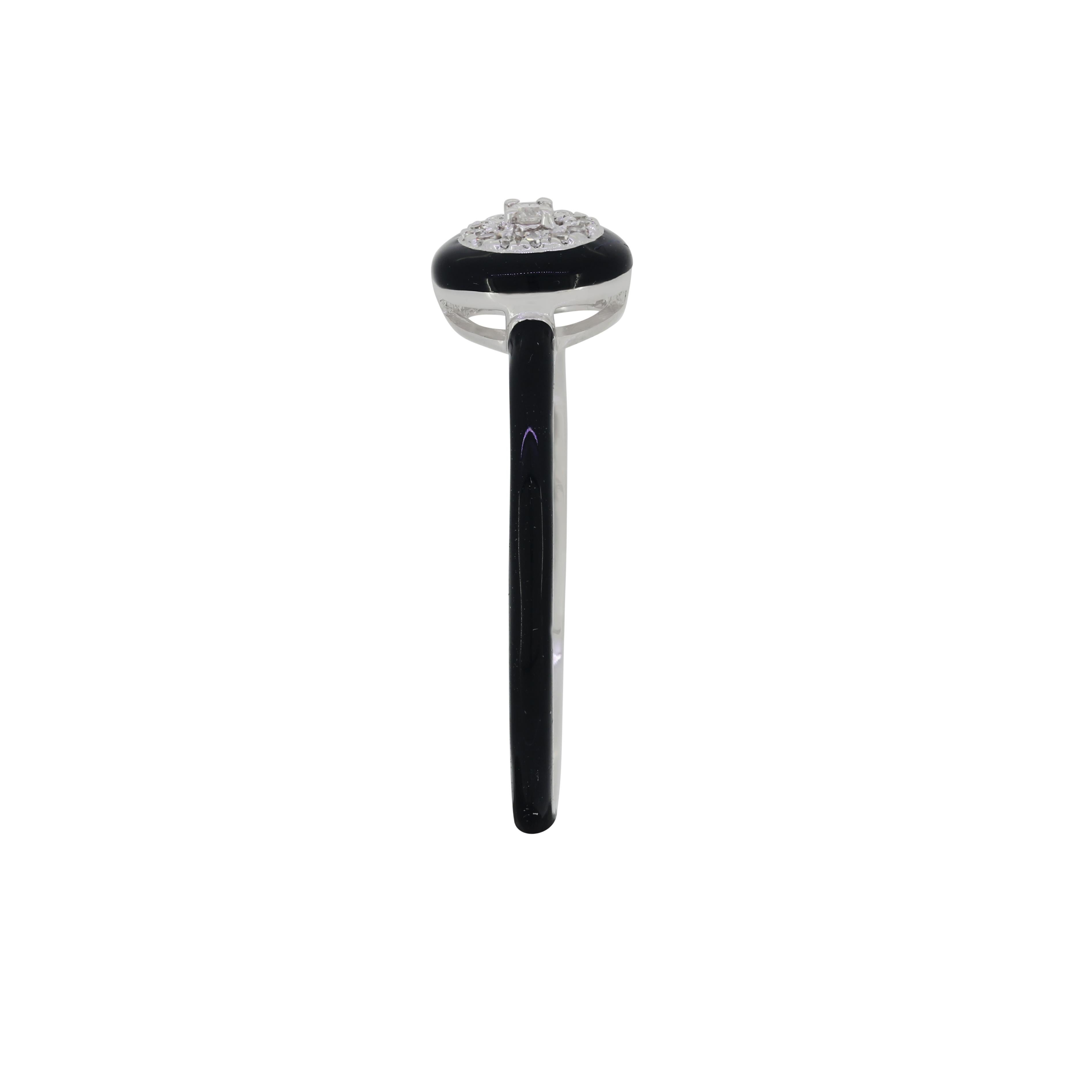 Taglio rotondo Luxle 0.28 Cttw. Anello con diamante naturale e smalto nero in oro bianco 18 carati, misura 7 in vendita