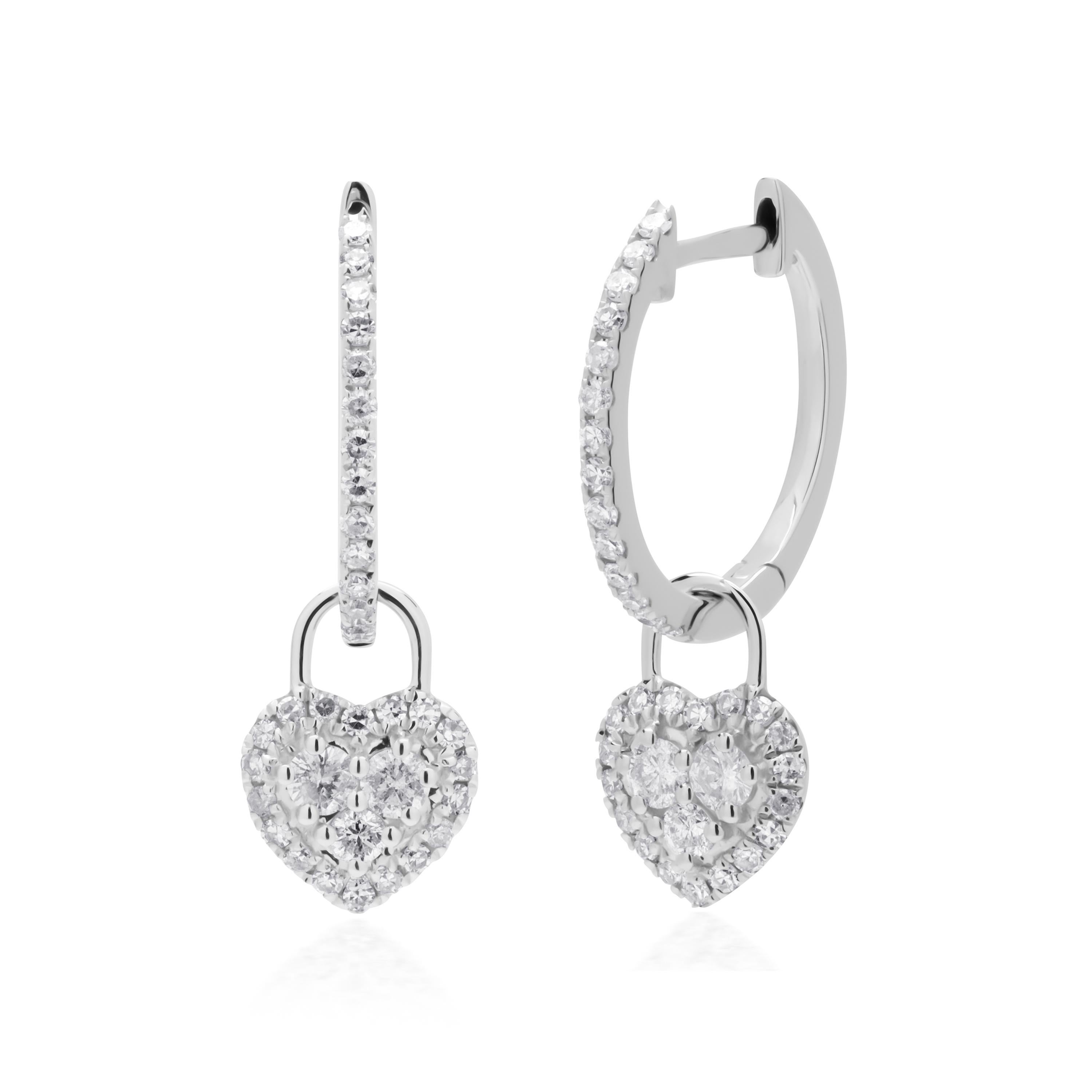 Questi orecchini a cerchio a cuore Luxle, realizzati in oro bianco 18 carati e diamanti scintillanti, saranno una bella dichiarazione. Un pezzo con diamanti incastonati è il centro del motivo a cuore. Questi orecchini a lobo hanno una dolce goccia a